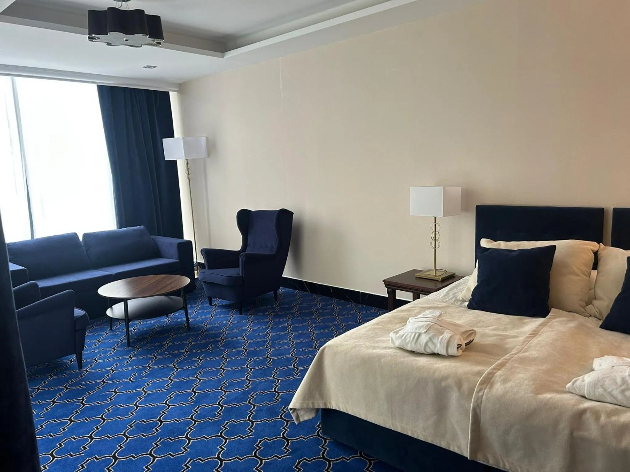 Seating area, Bed in Hotel Czarny Potok Resort SPA & Conference