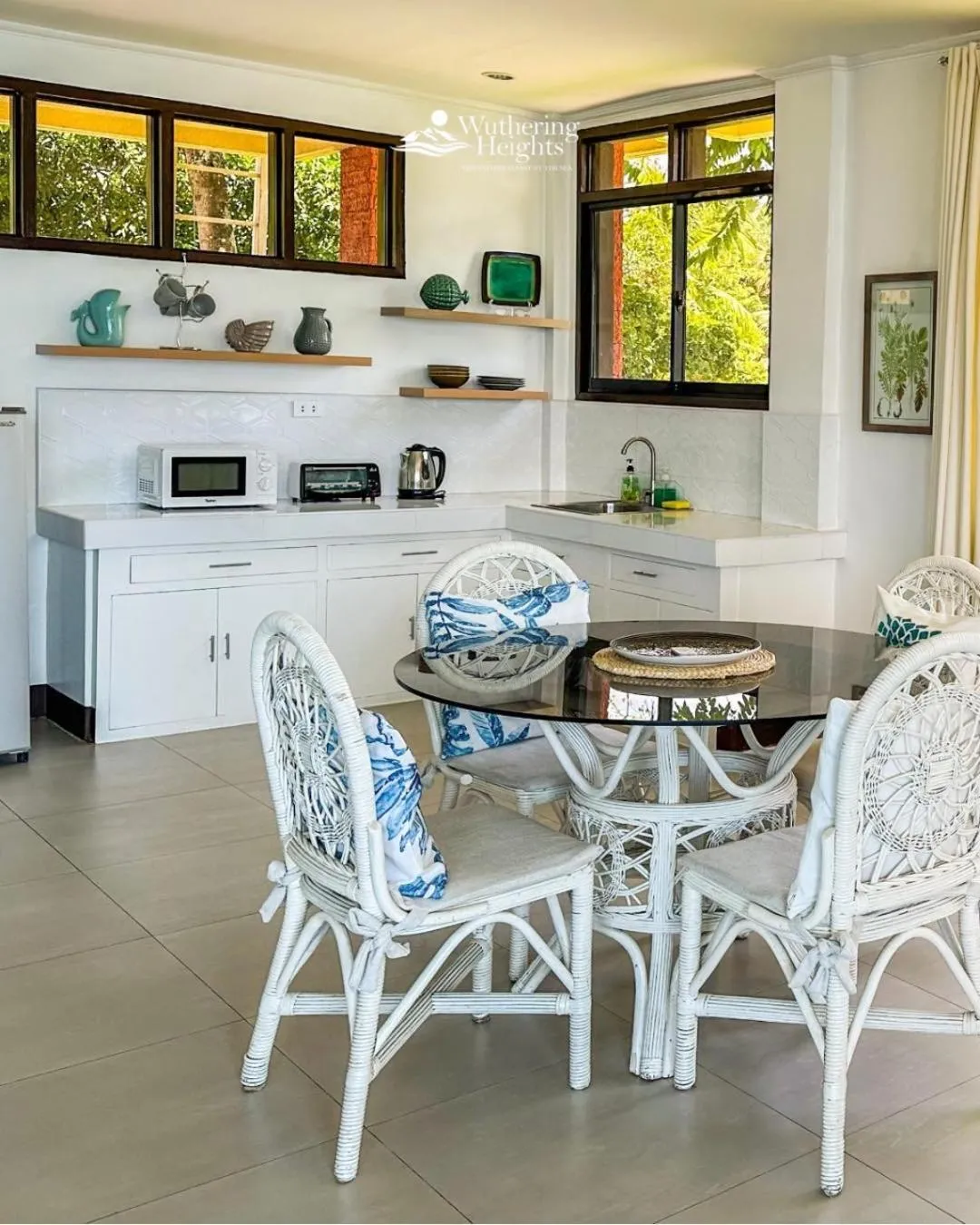 Kitchen or kitchenette in Wuthering Heights Bed & Breakfast by the Sea