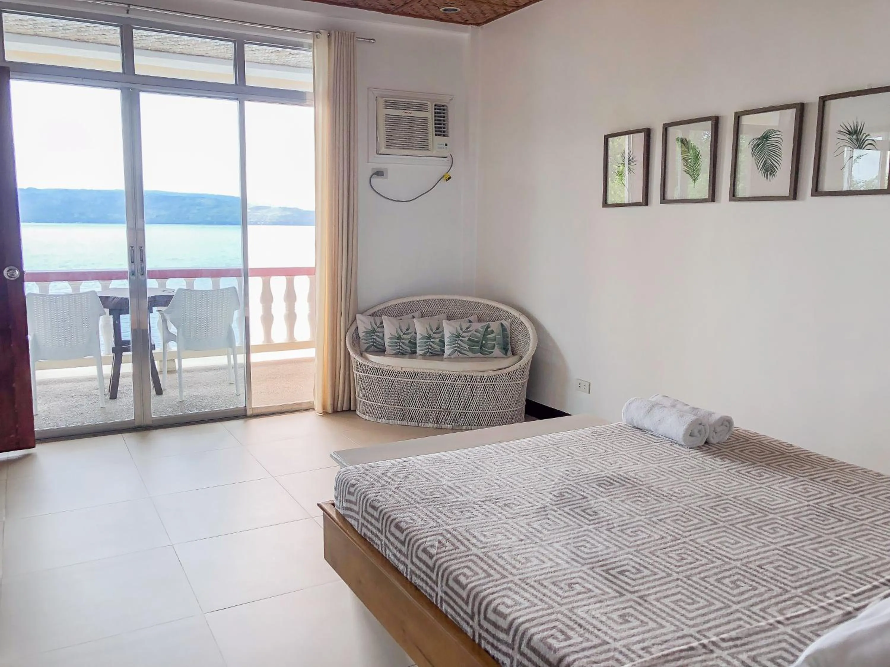 Balcony/Terrace, Bed in Wuthering Heights Bed & Breakfast by the Sea