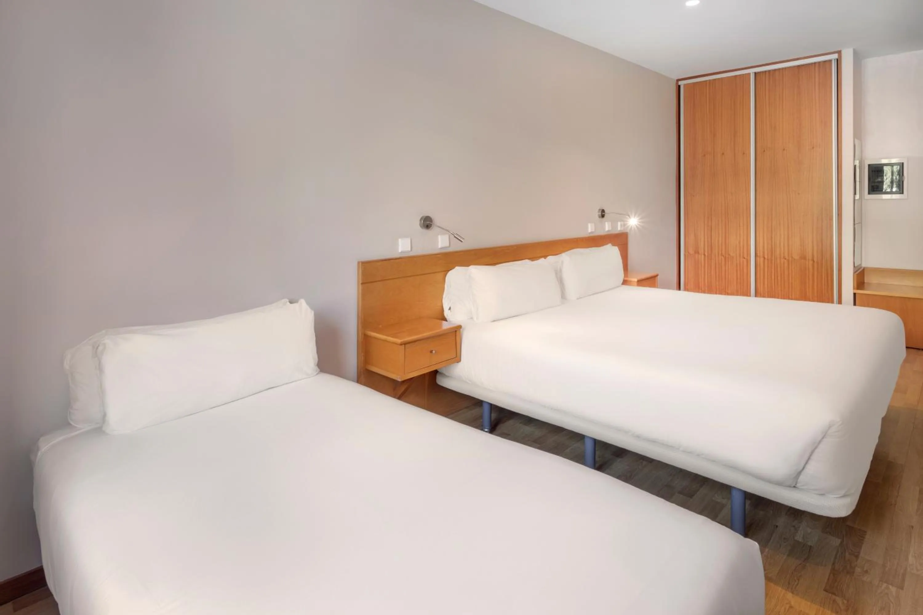 TV and multimedia, Bed in B&B HOTEL Braga Lamacaes