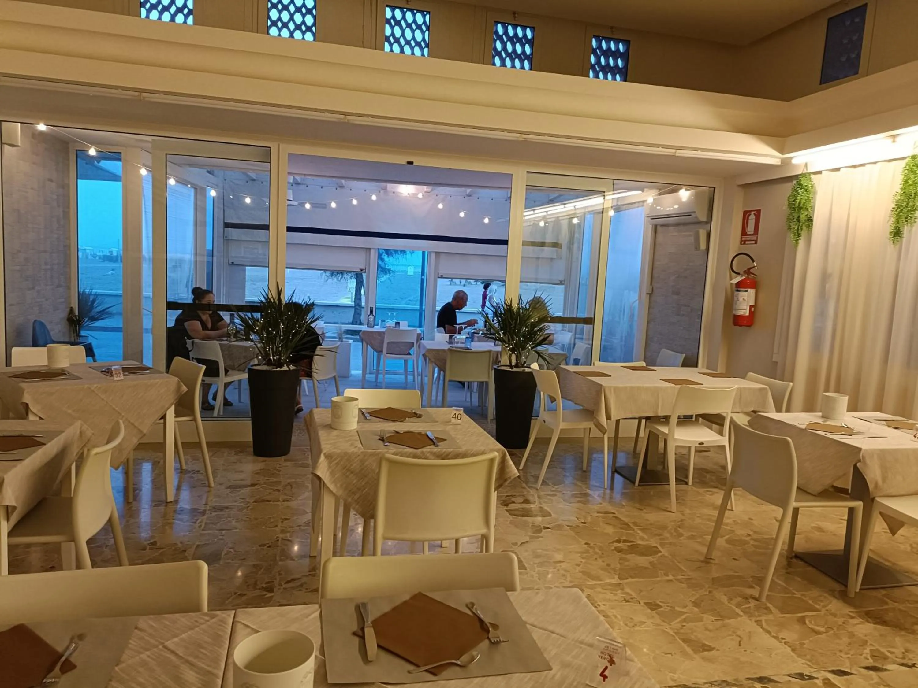 Restaurant/places to eat in Hotel Verona