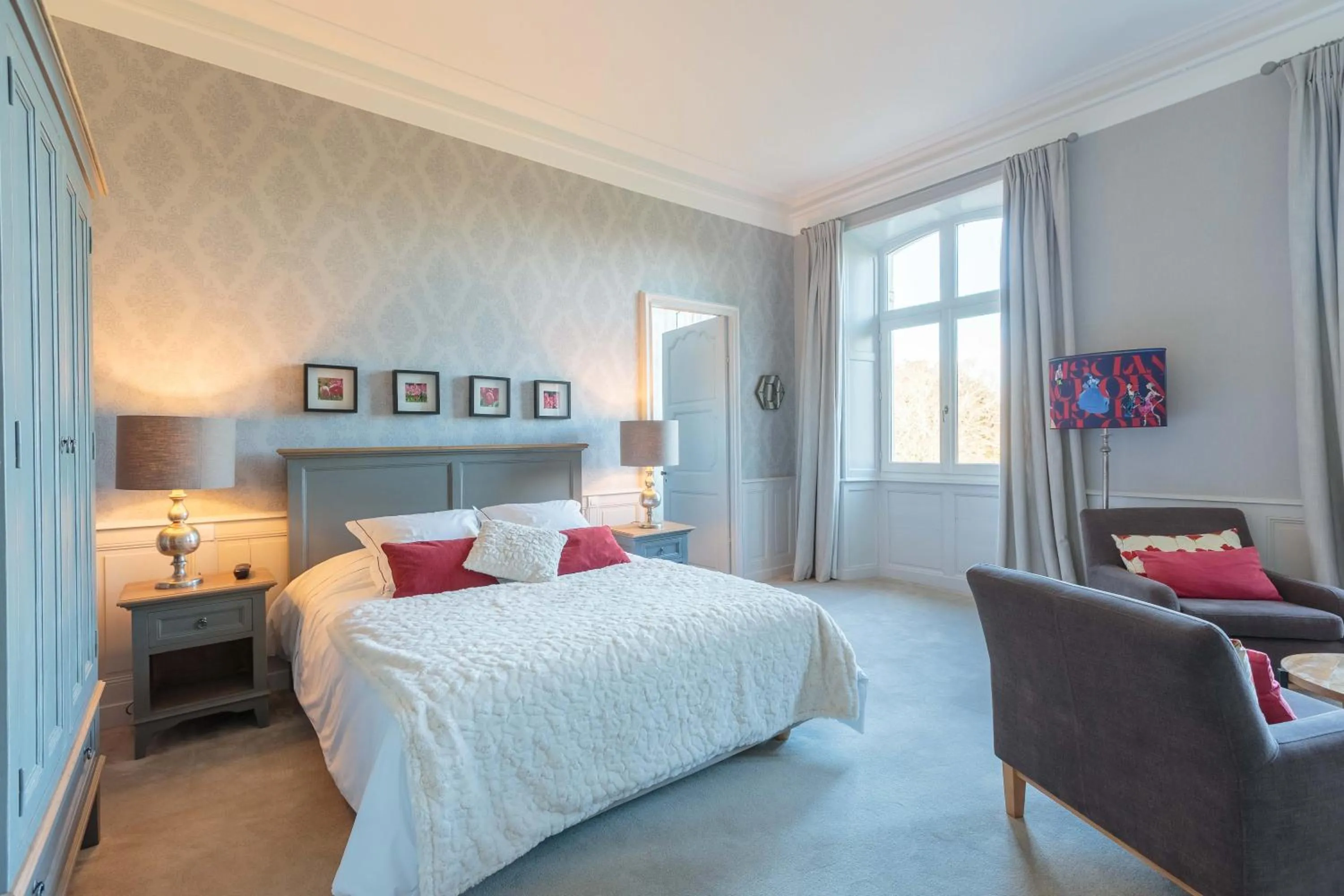 Large Double Room in Hôtel Château de Didonne