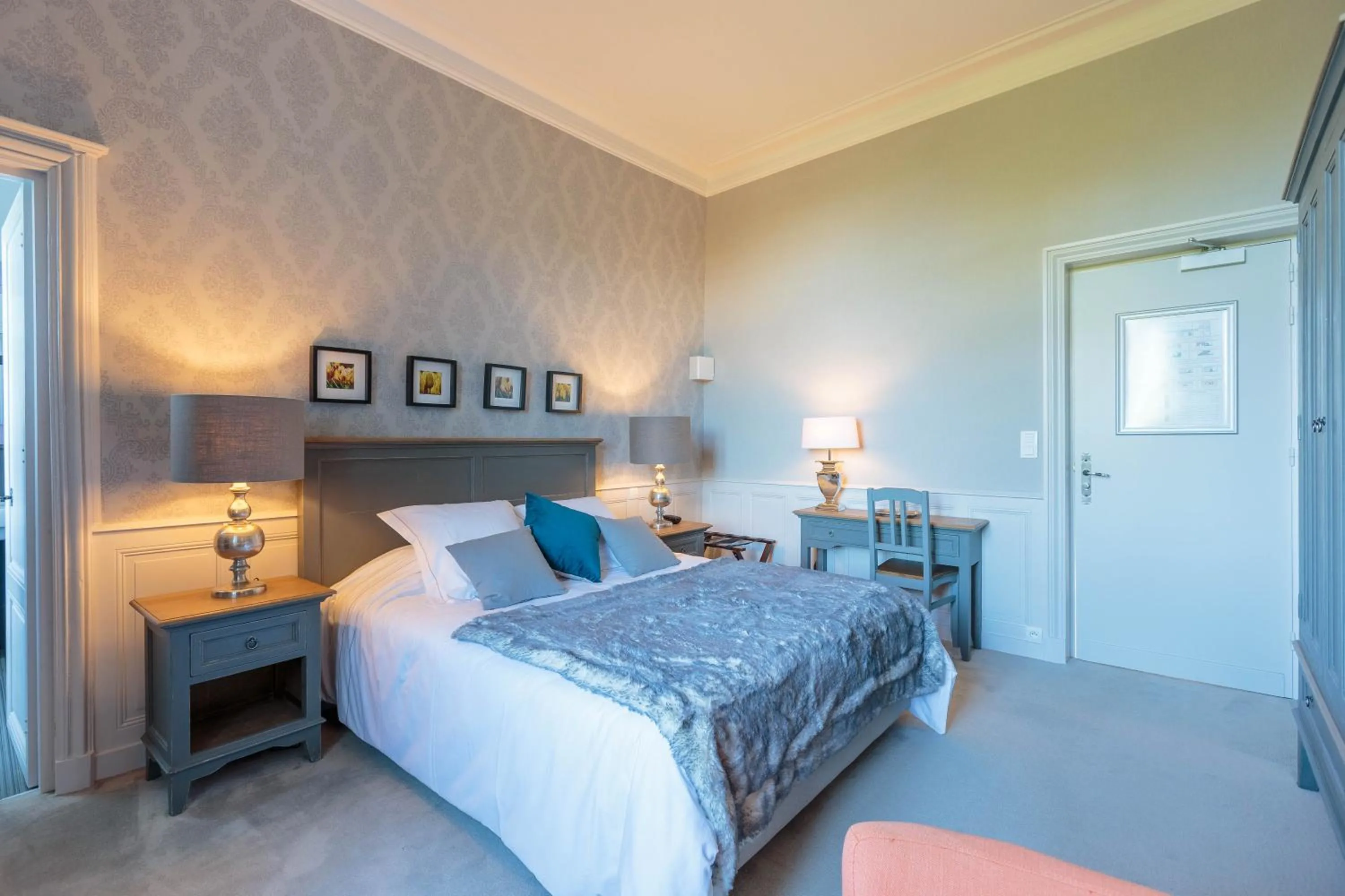 Bed in Hôtel Château de Didonne