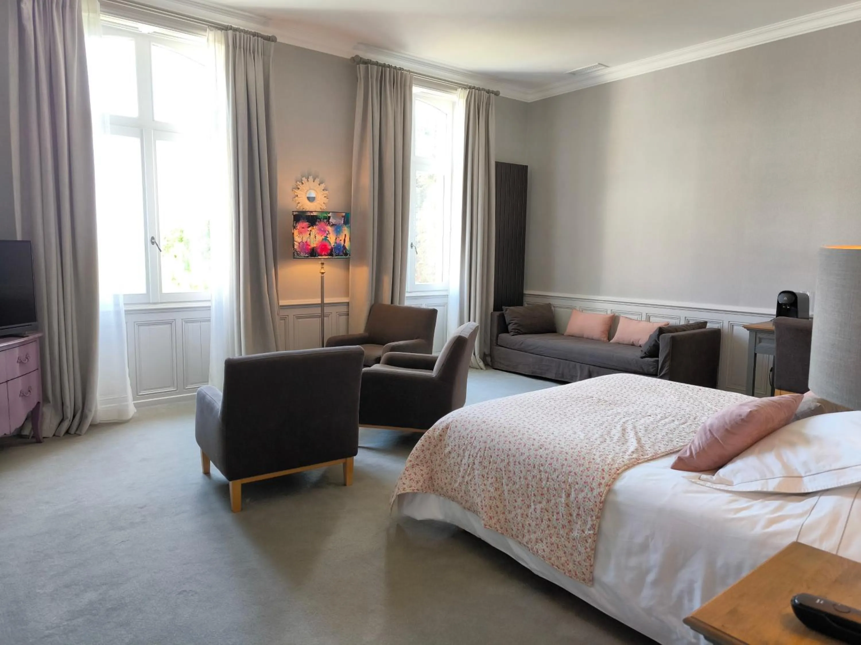 Bedroom, Bed in Hôtel Château de Didonne