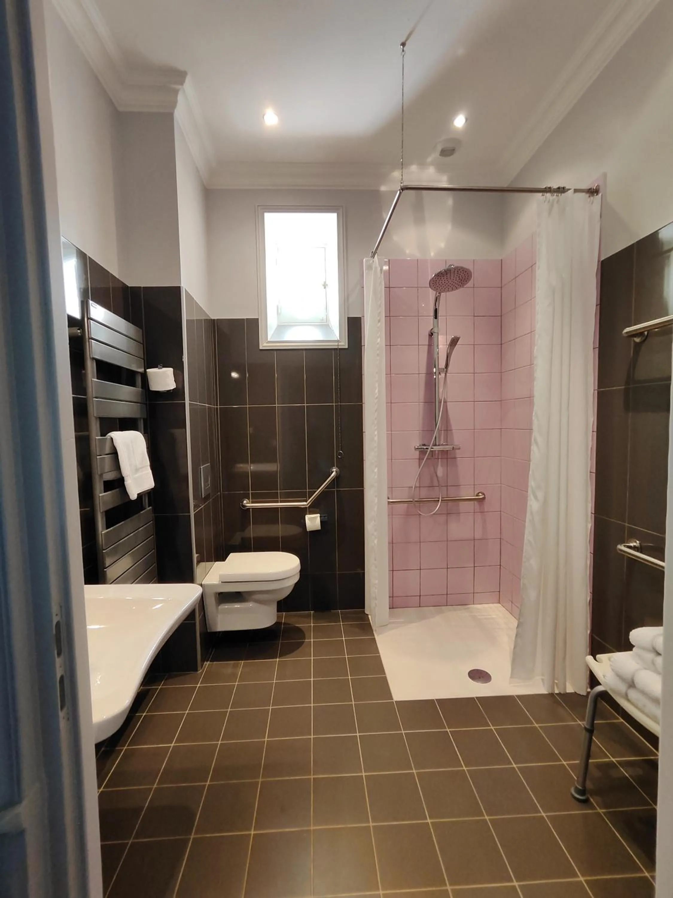 Bathroom in Hôtel Château de Didonne
