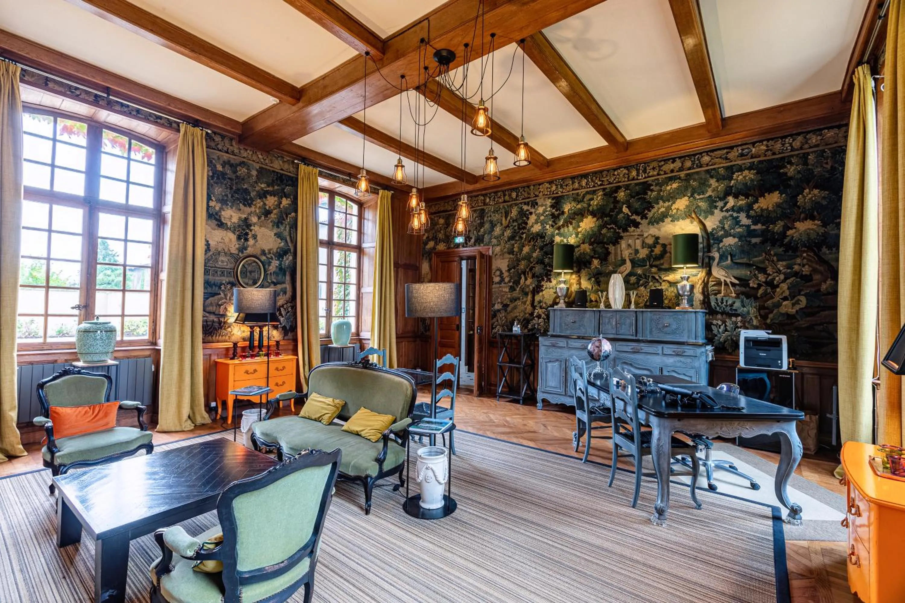 Living room in Hôtel Château de Didonne