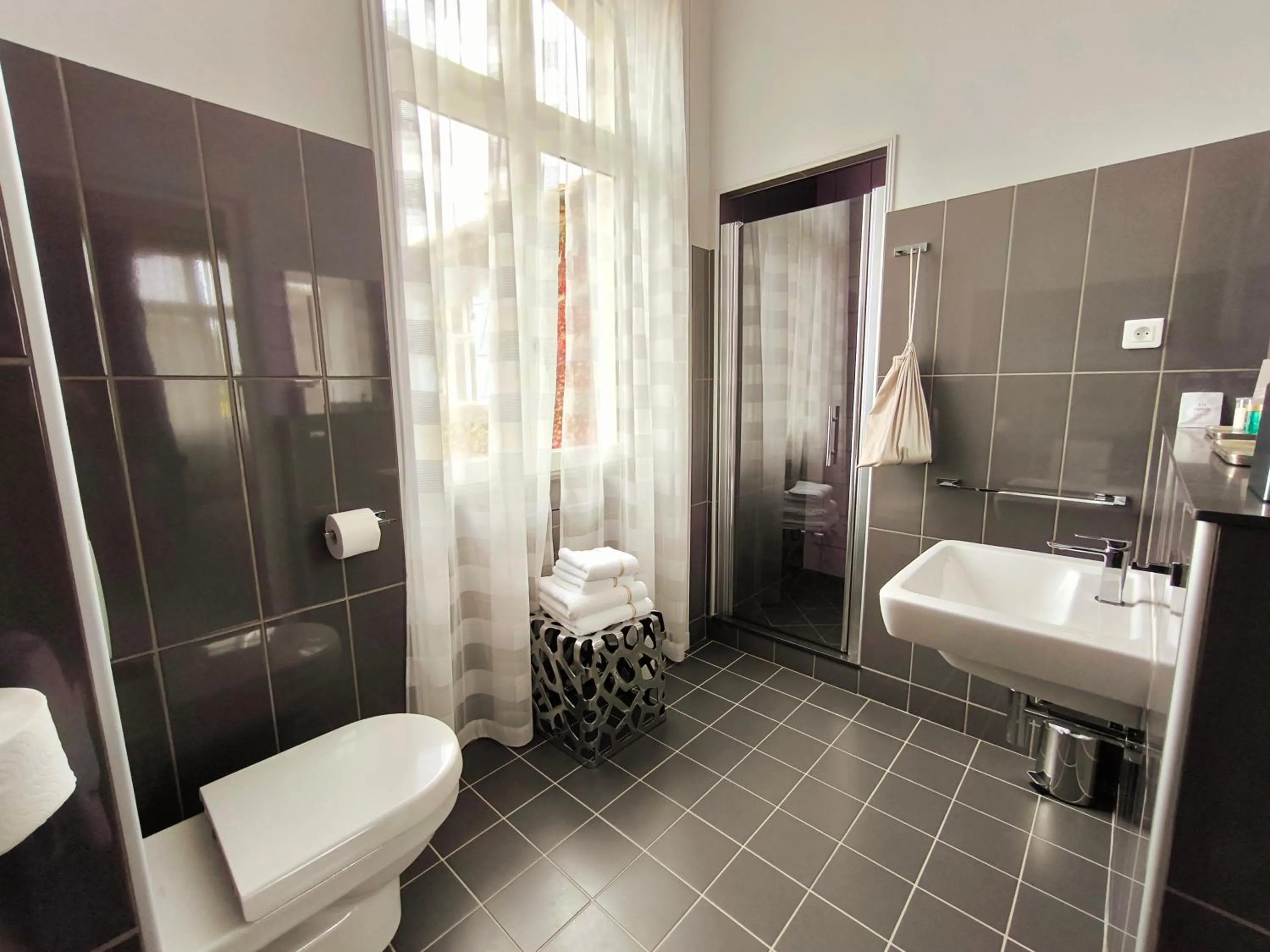 Bathroom in Hôtel Château de Didonne