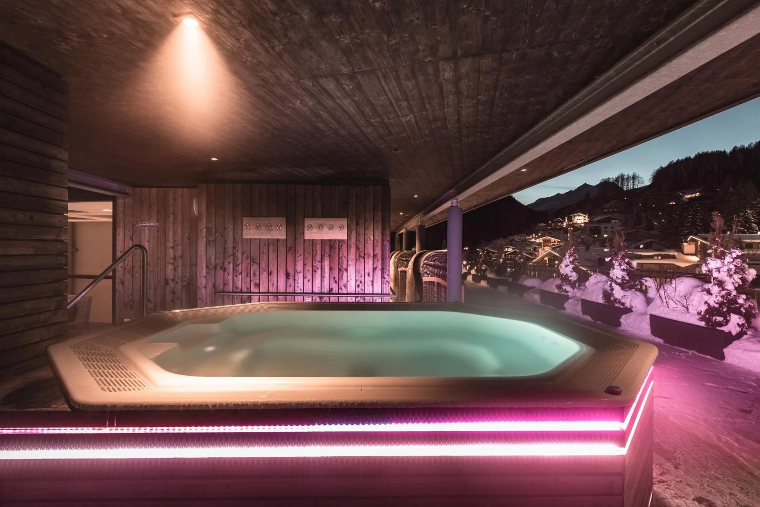 Hot Tub in Anthony's Life&Style Hotel