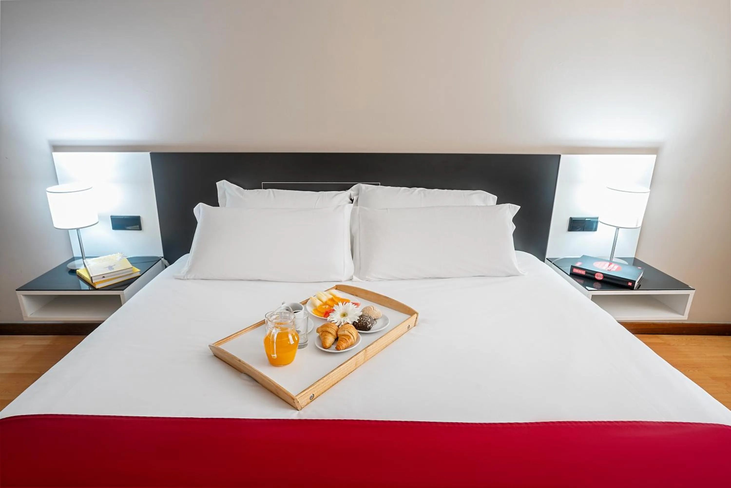 Bedroom, Bed in Hotel Amadeos - Matosinhos - Porto