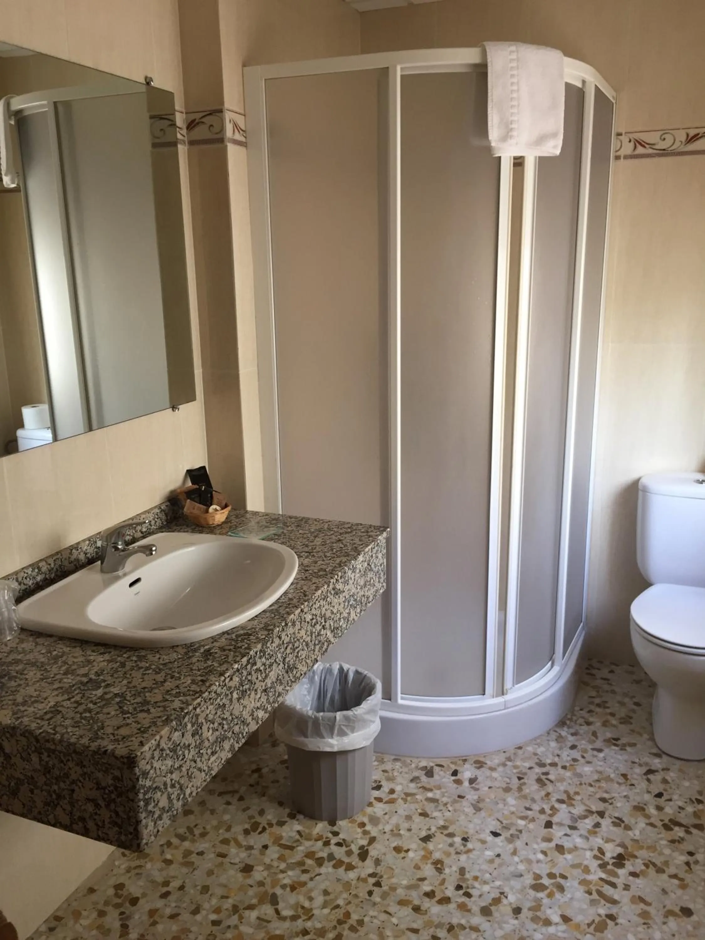 Photo of the whole room in Hotel Castellote