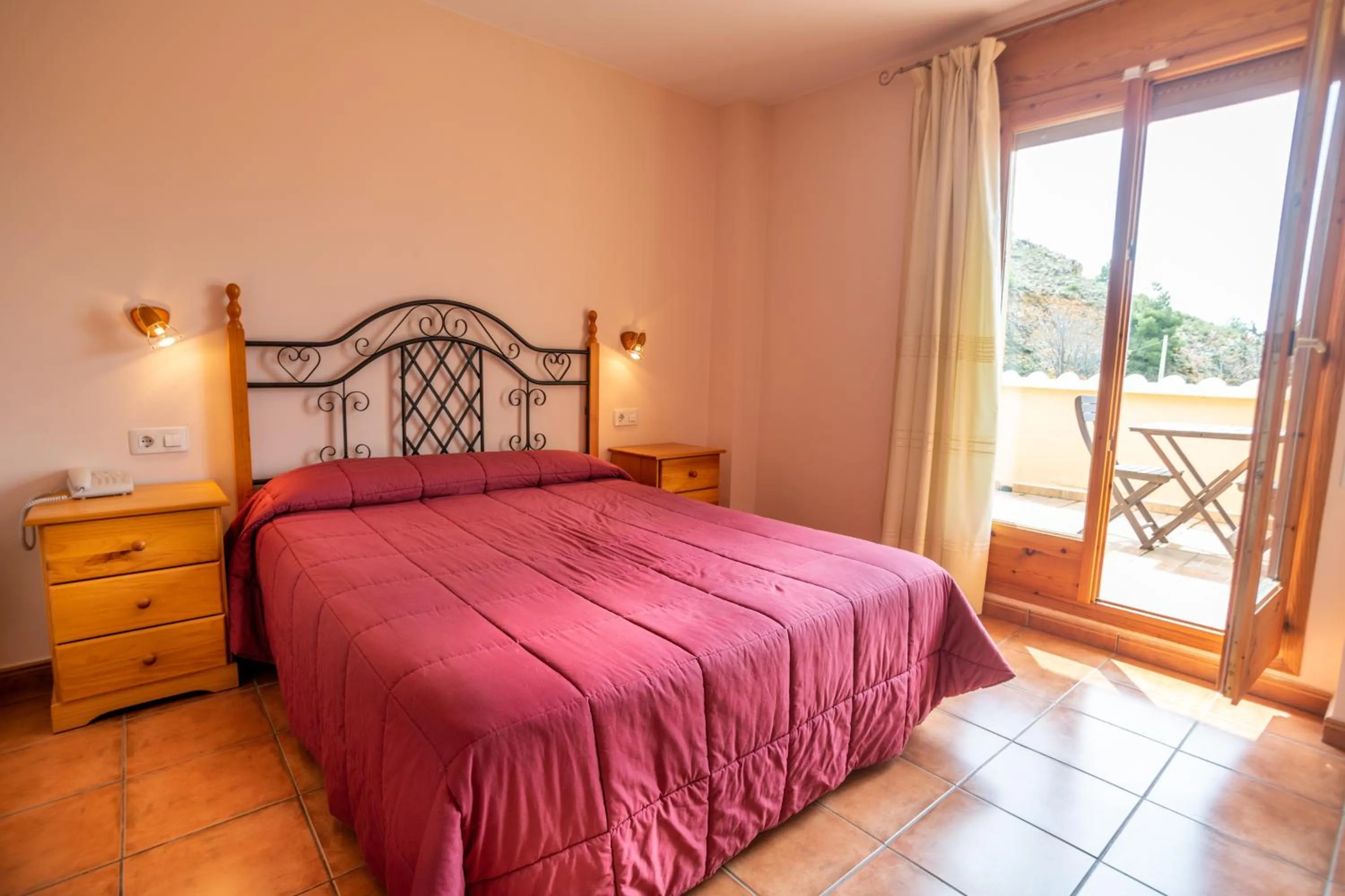 Photo of the whole room, Bed in Hotel Castellote