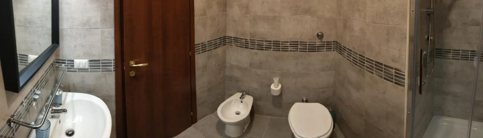 Bathroom in Seven Miracles Inn