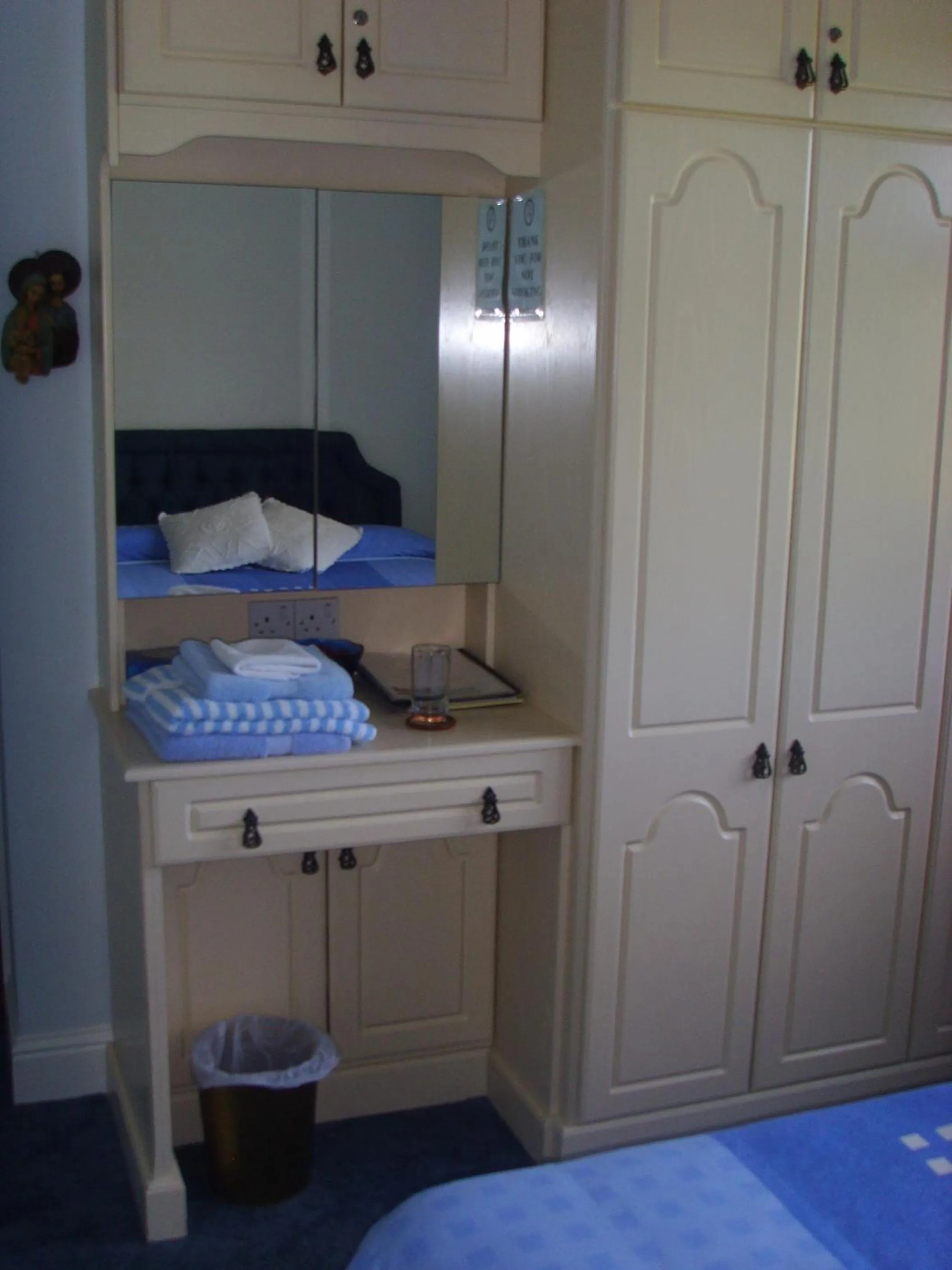 Toilet, Bed in Springfield House B&B