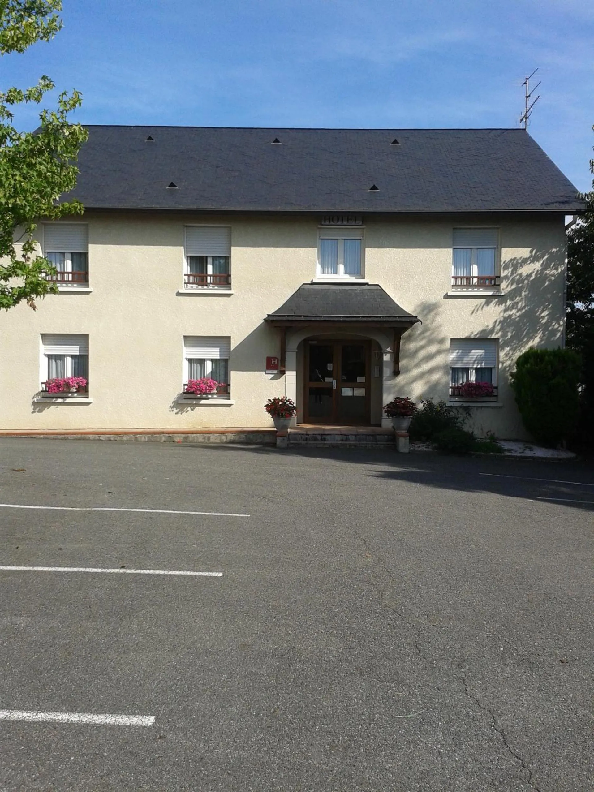 Property building in Hotel Restaurant Le Bourgneuf