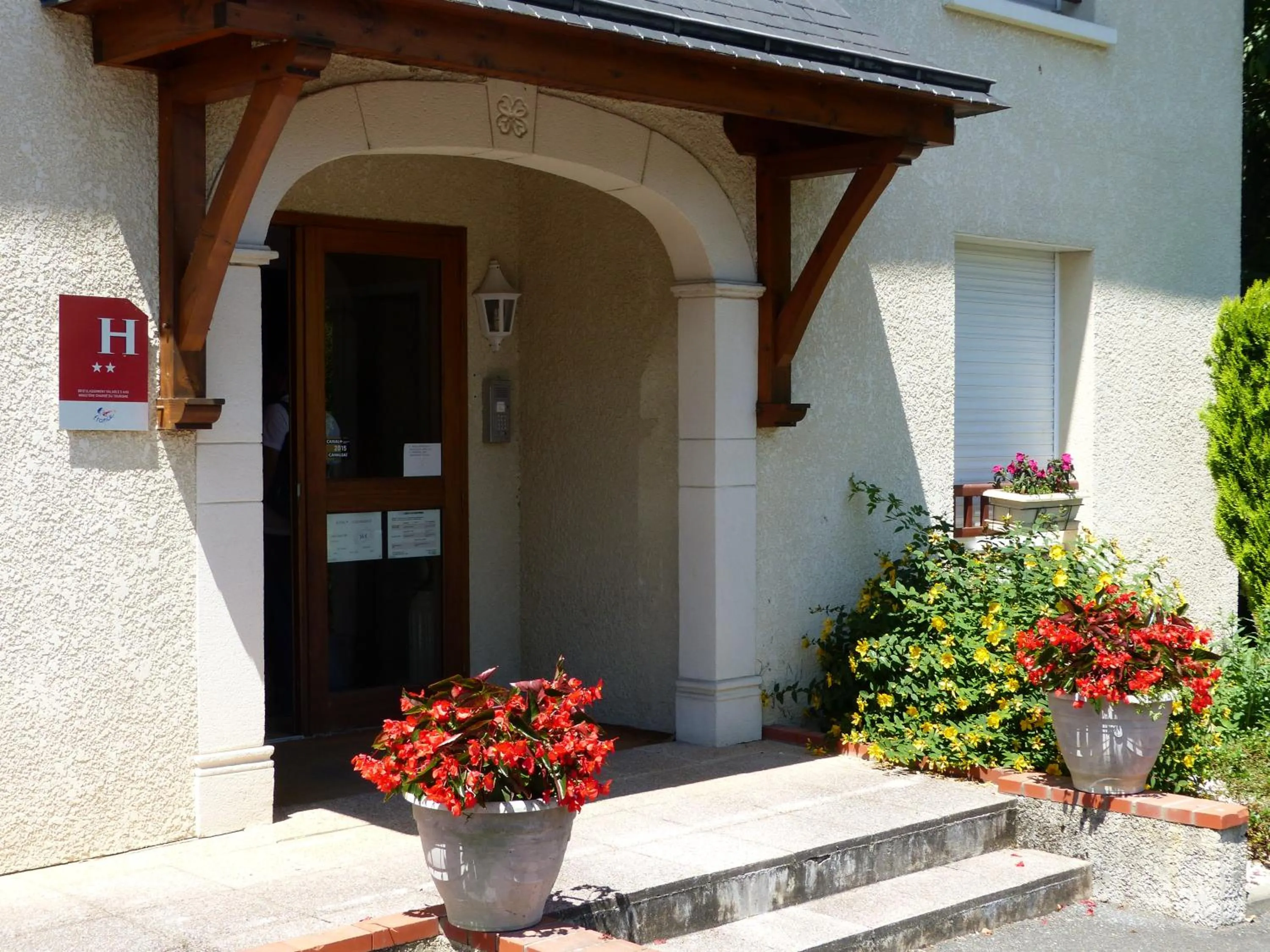 Property building in Hotel Restaurant Le Bourgneuf