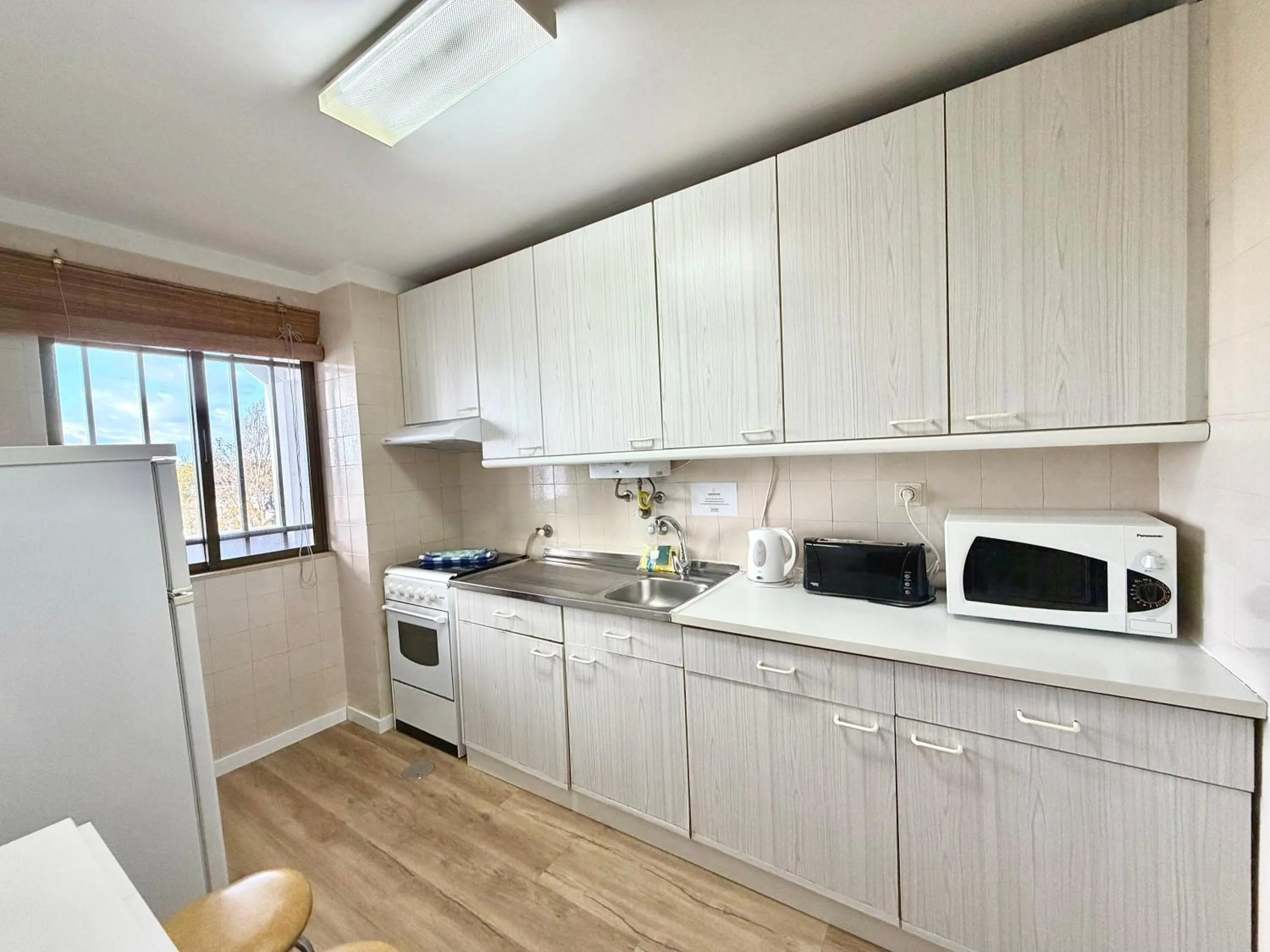 kitchen in Algardia Marina Parque by Garvetur