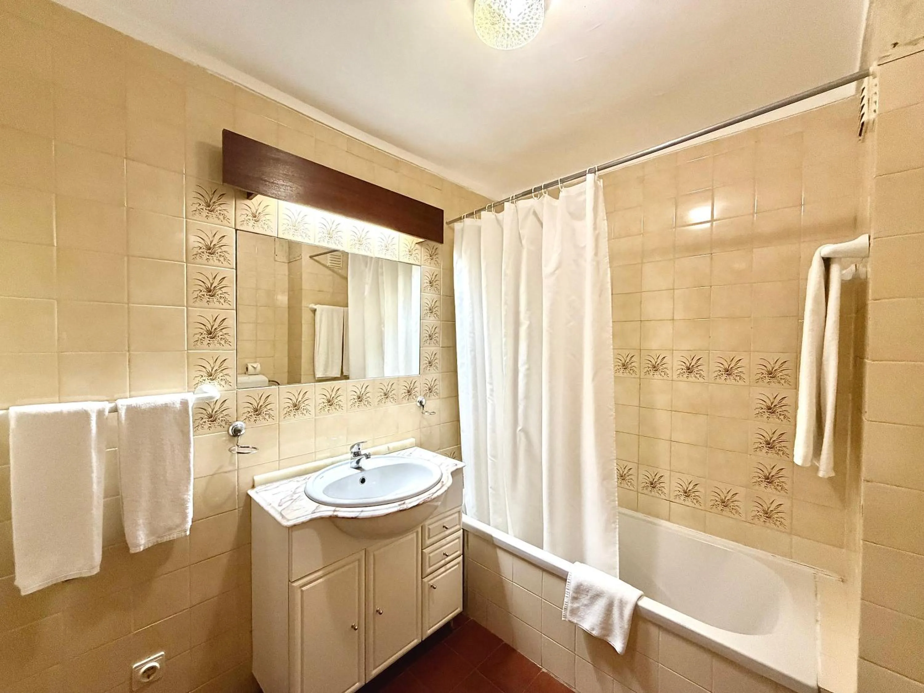 Bathroom in Algardia Marina Parque by Garvetur