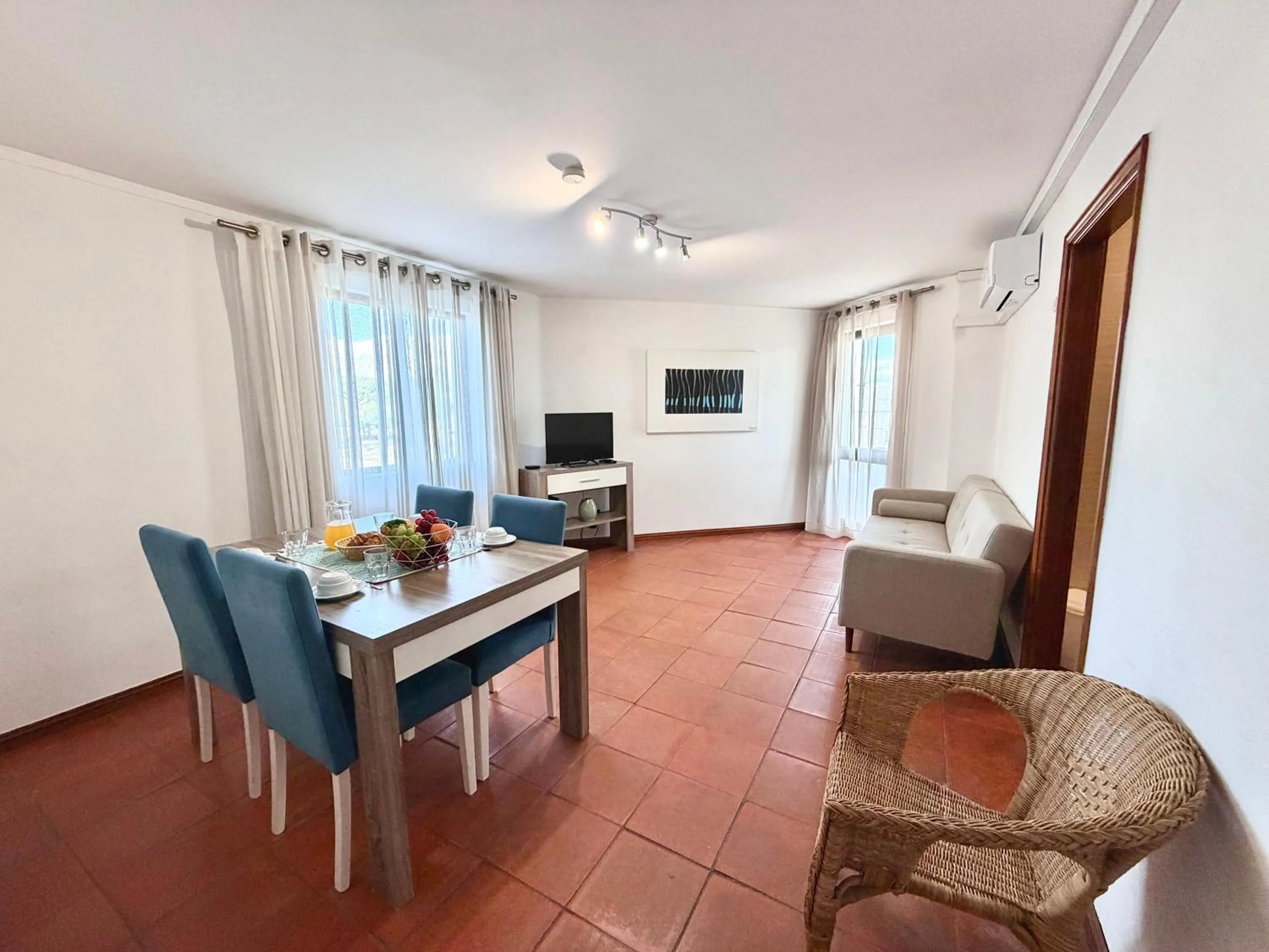 Living room in Algardia Marina Parque by Garvetur