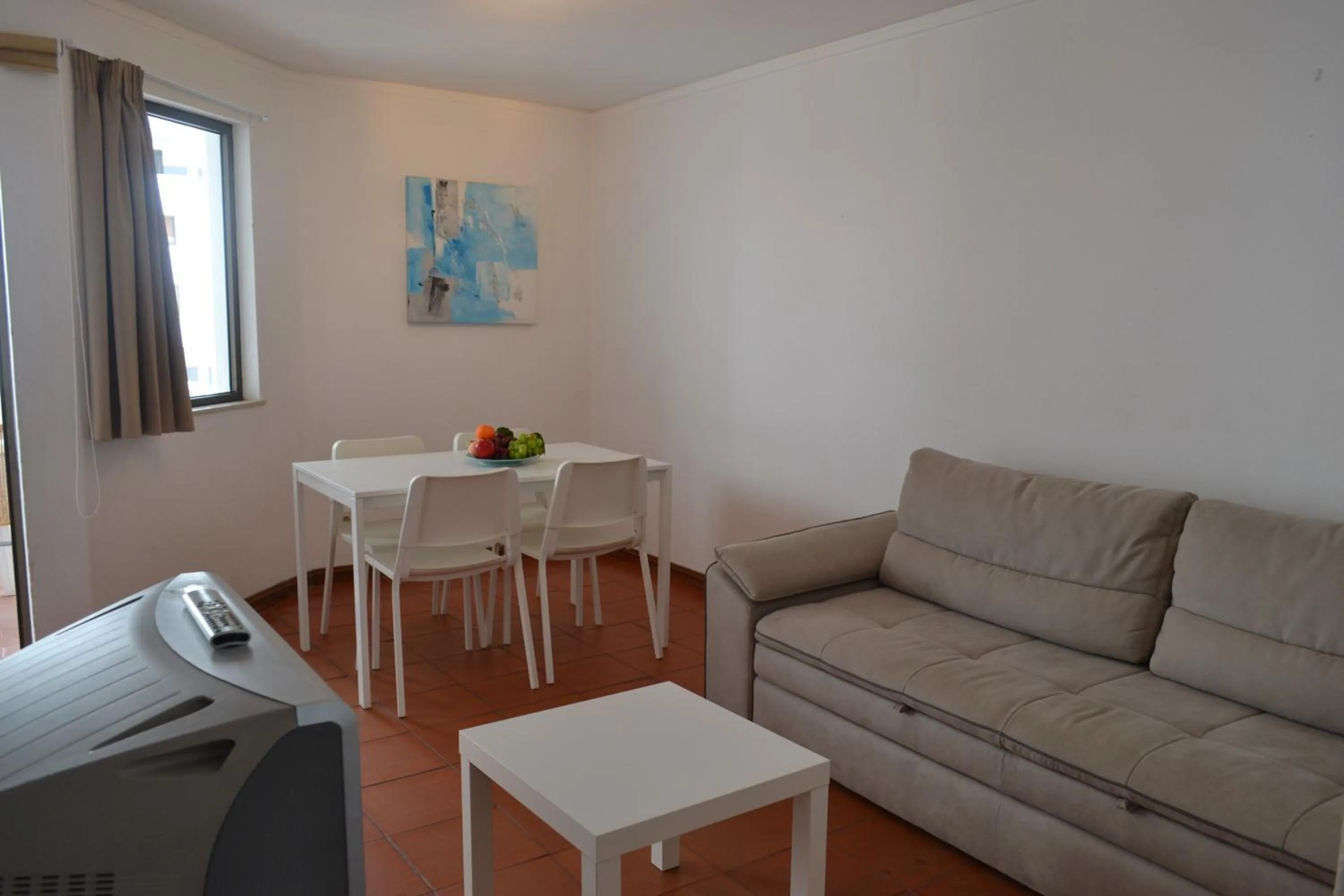 Living room in Algardia Marina Parque by Garvetur