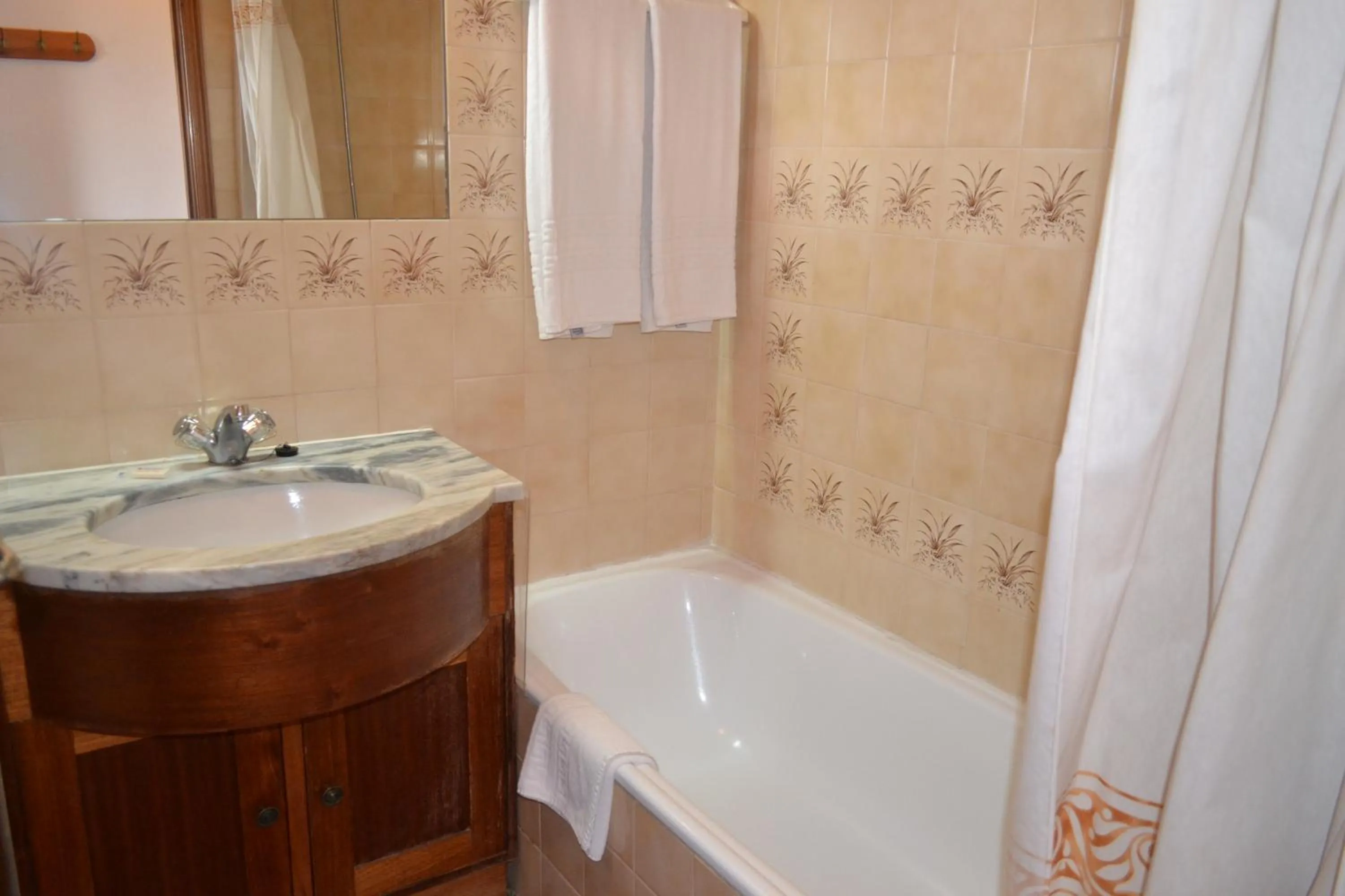 Bathroom in Algardia Marina Parque by Garvetur