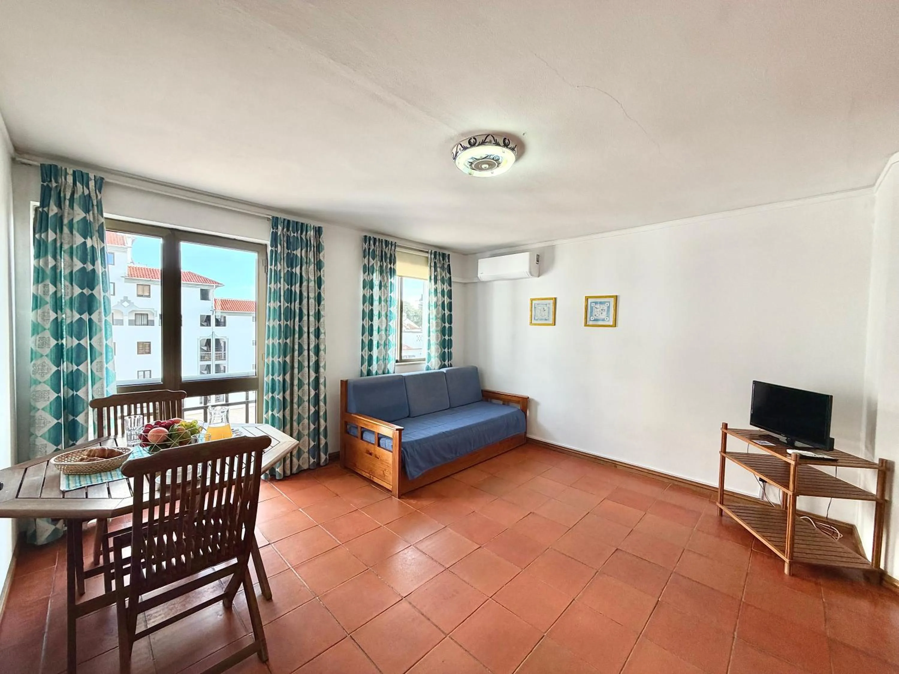 Living room in Algardia Marina Parque by Garvetur