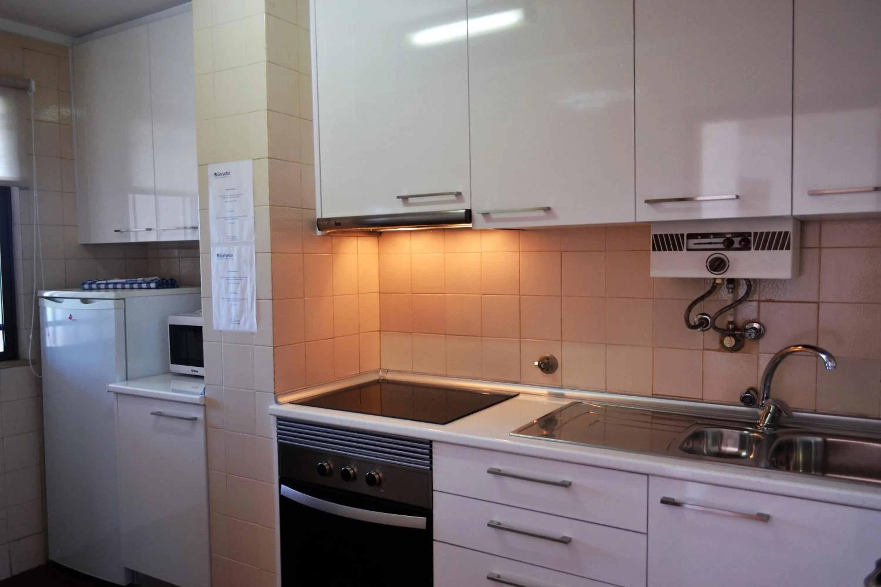 Kitchen or kitchenette in Algardia Marina Parque by Garvetur