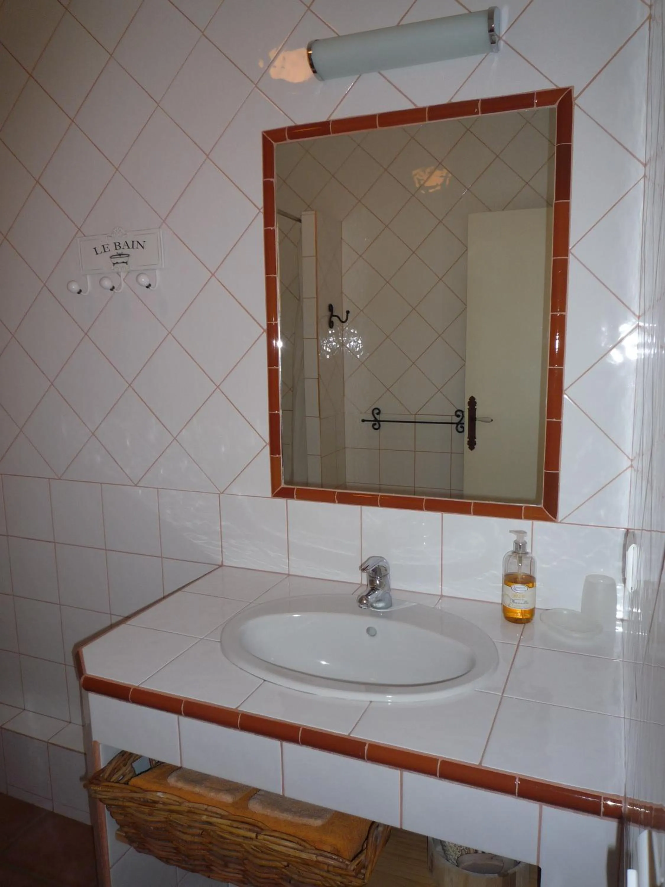 Bathroom in La Ferme du petit Ségriès Bed and Breakfast