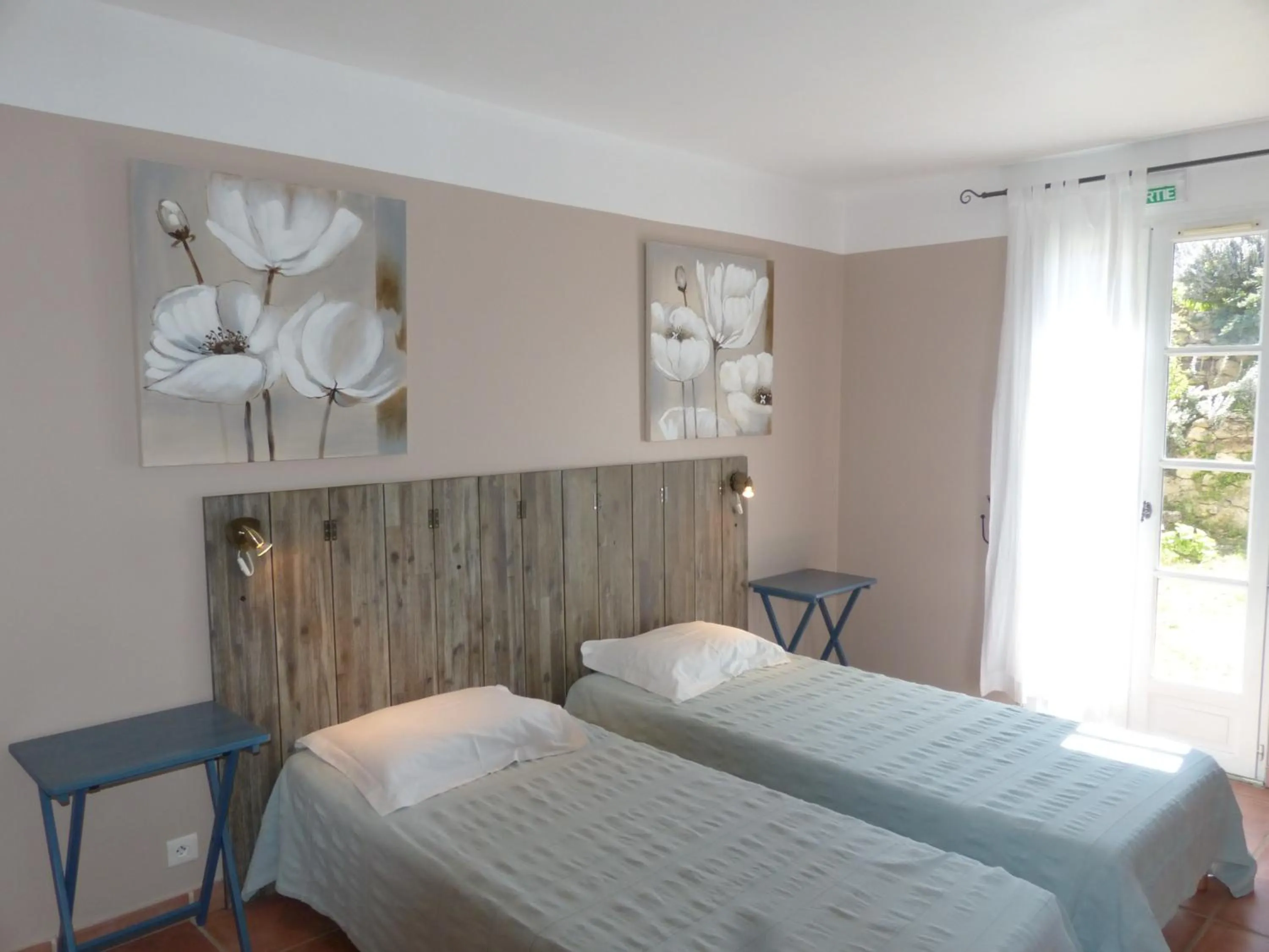 Photo of the whole room, Bed in La Ferme du petit Ségriès Bed and Breakfast