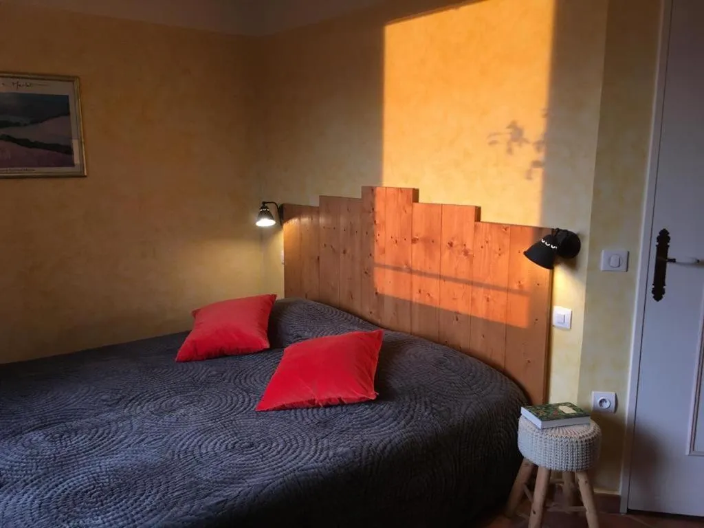 Bed in La Ferme du petit Ségriès Bed and Breakfast