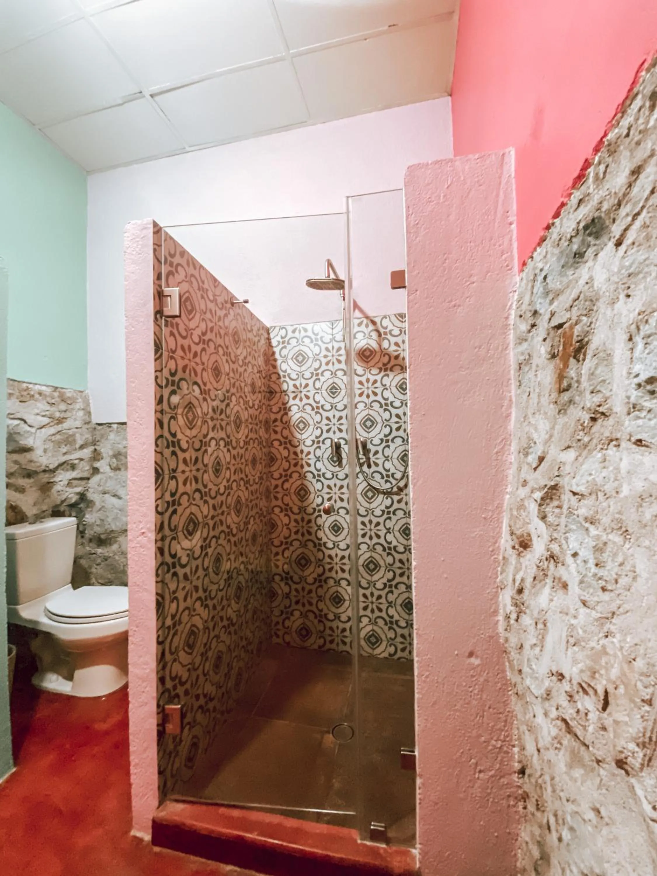 Shower in Hotel Las Golondrinas