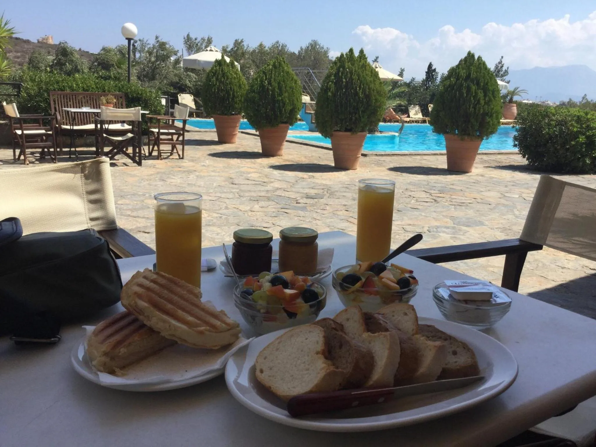 Food and drinks in Golden Apartments