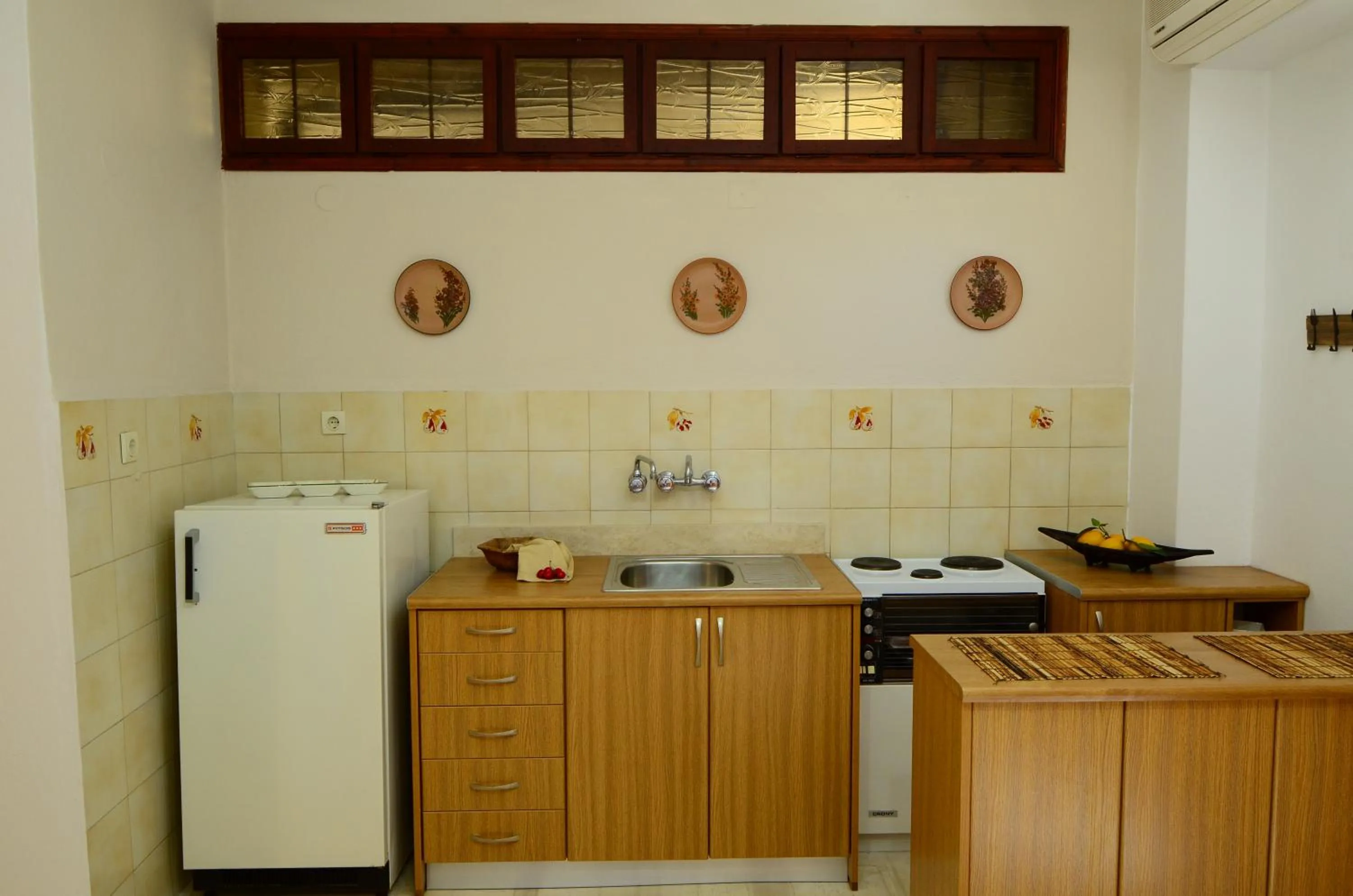 Kitchen or kitchenette in Golden Apartments