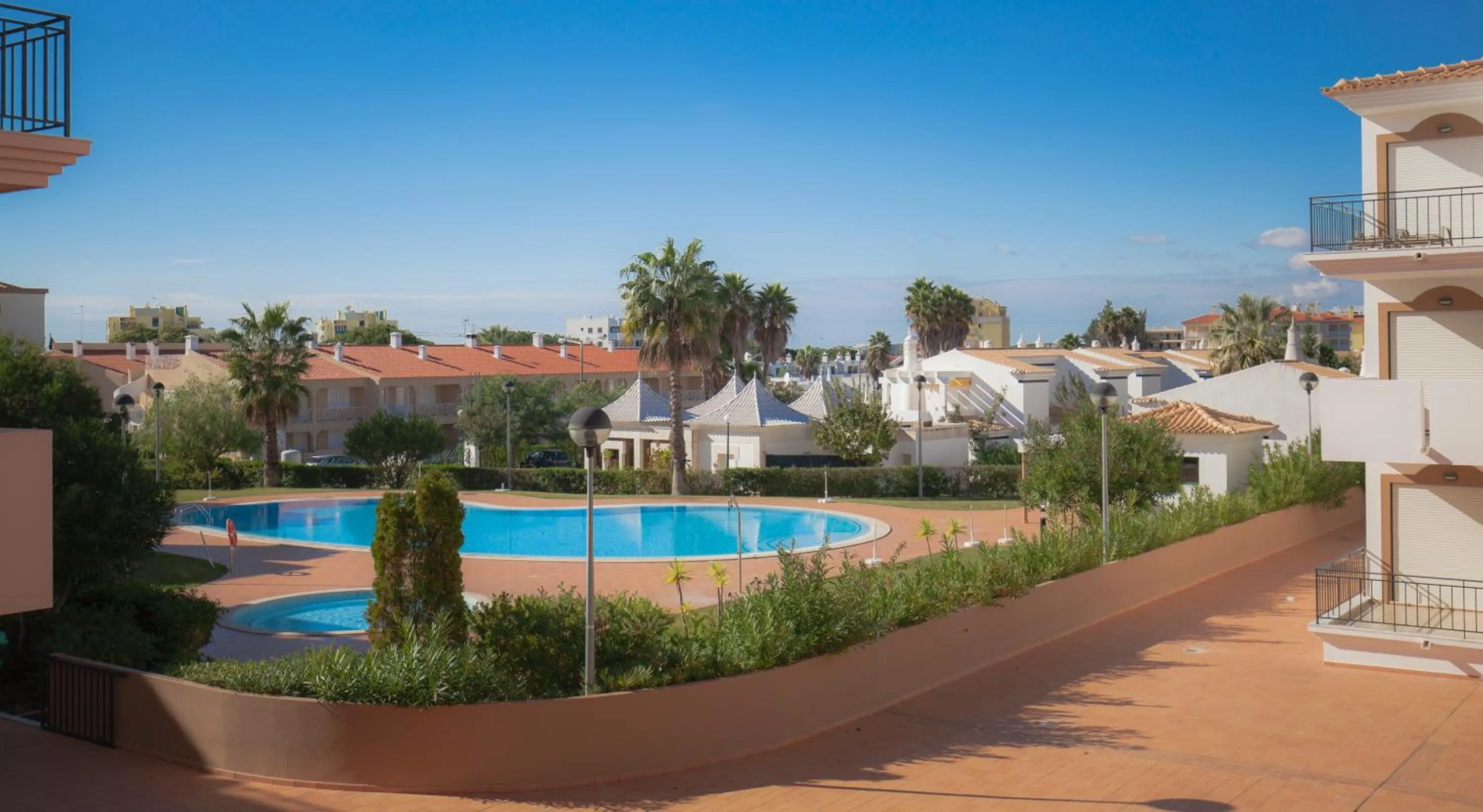 Swimming Pool in Eden Vilage by Garvetur