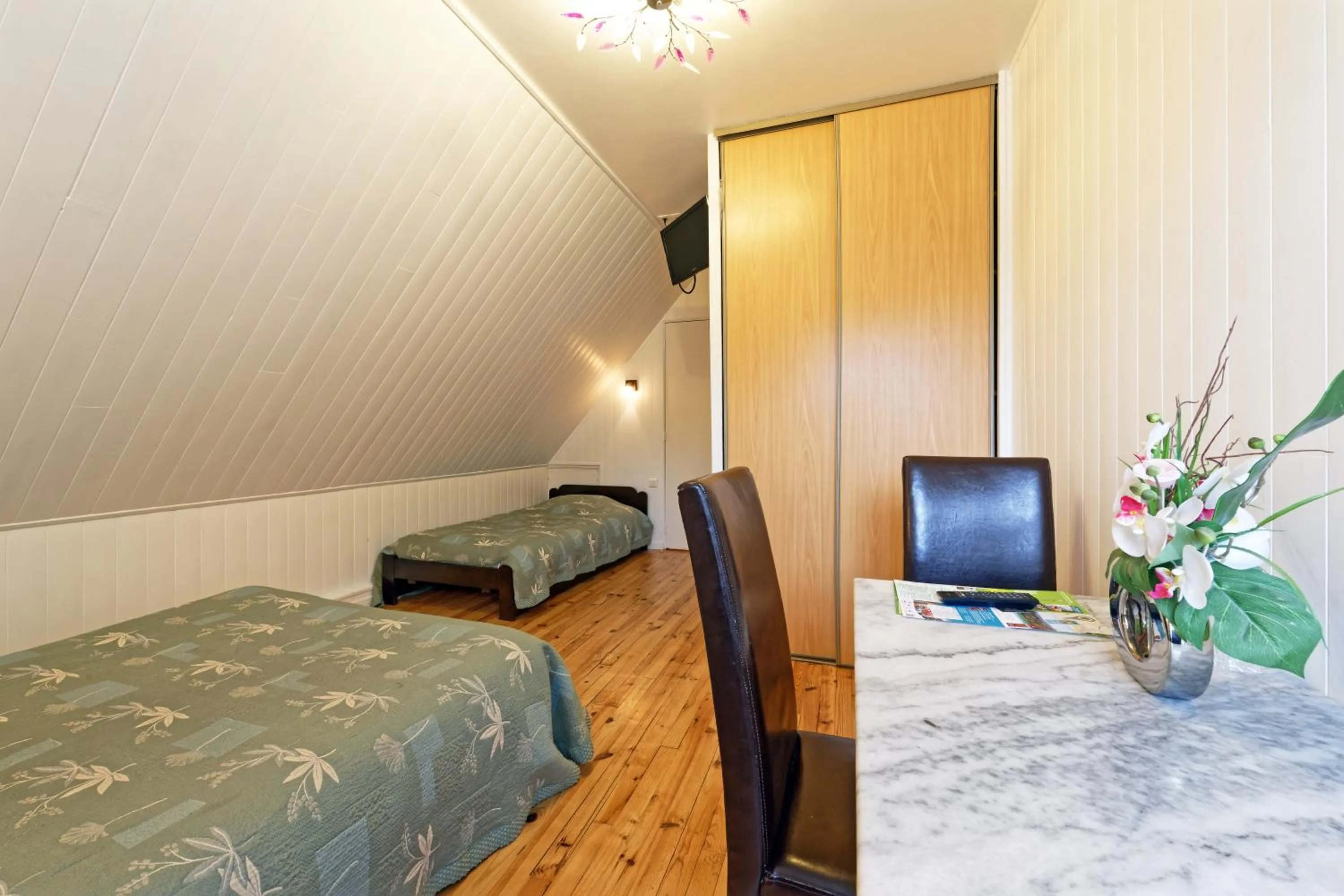 Bed in Chambres d'hotes à Autun