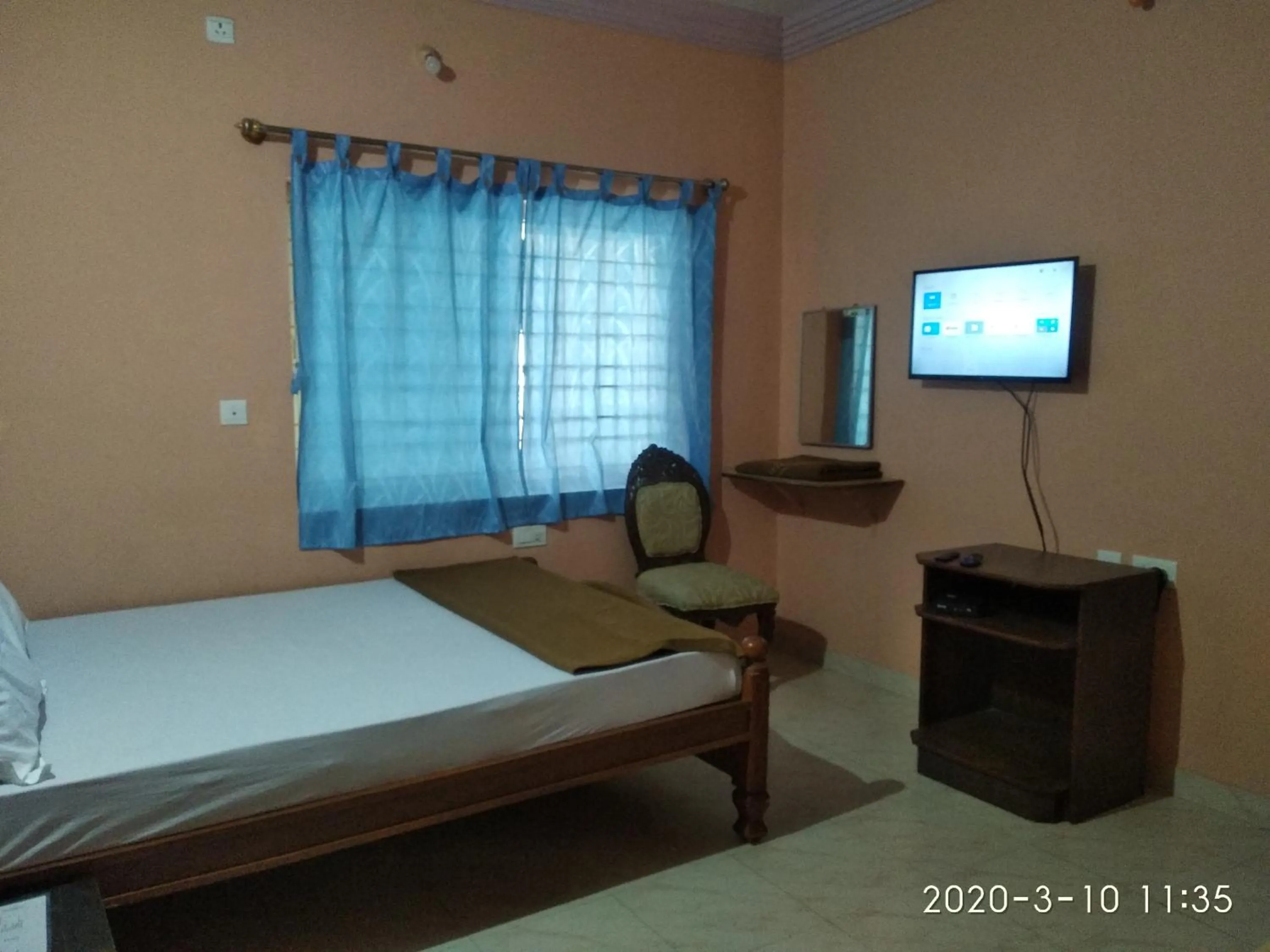 Aruvi Hotel