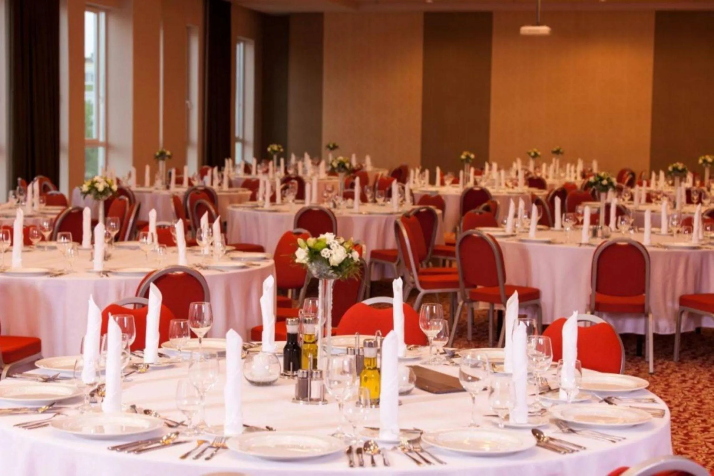 Restaurant/places to eat in ETO Park Hotel Business & Stadium