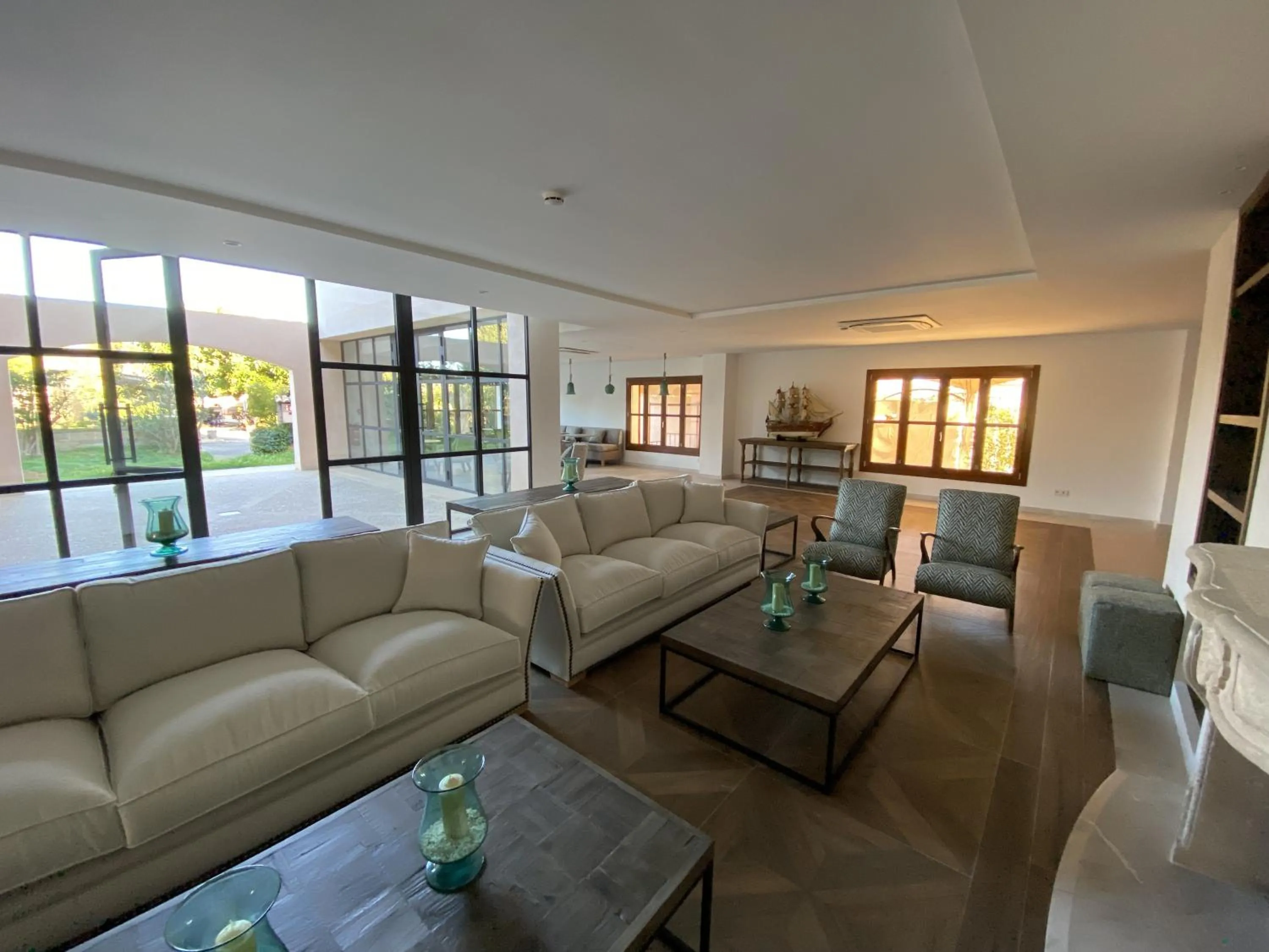 Communal lounge/ TV room in Aumallia Hotel & Spa