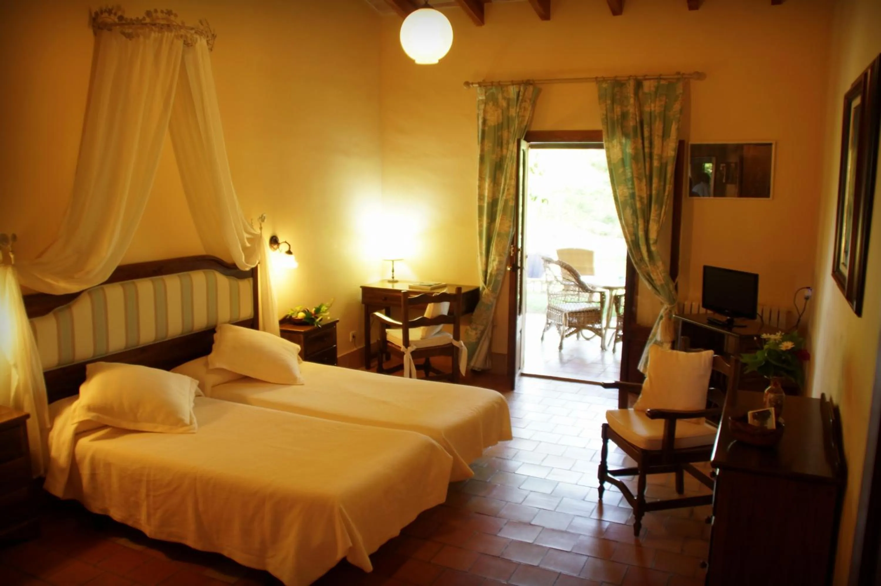 View (from property/room), Bed in Aumallia Hotel & Spa