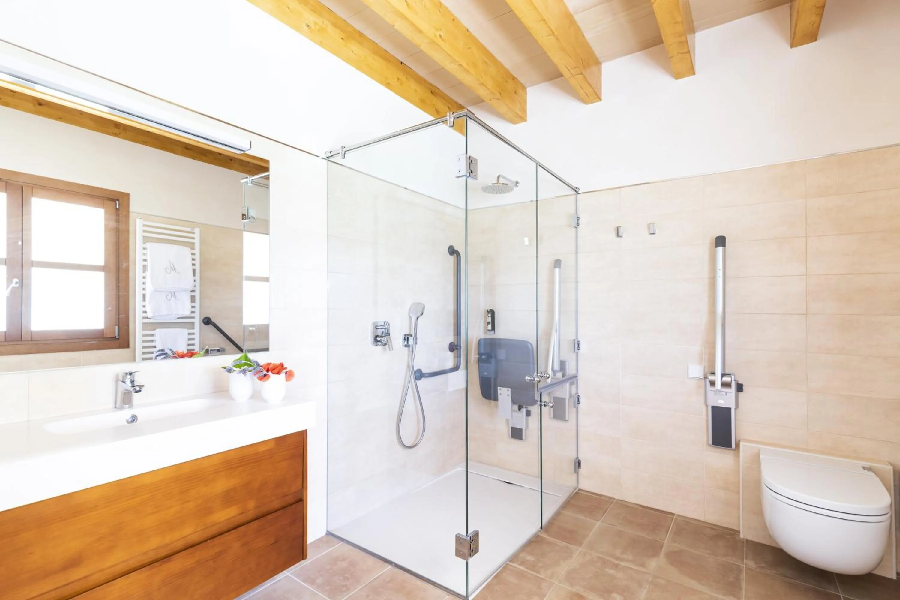 Shower in Aumallia Hotel & Spa