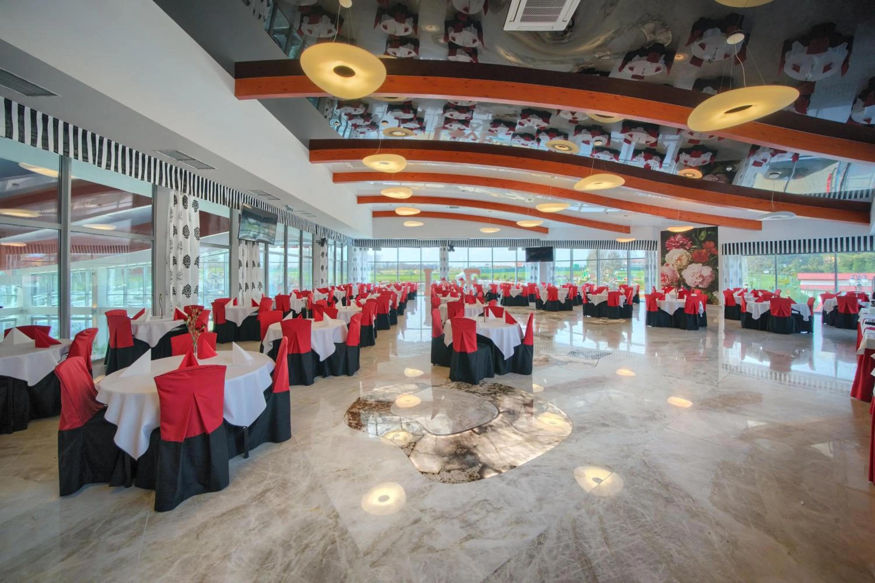 Restaurant/places to eat in Aquapark Health Resort & Medical SPA Panorama Morska All Inclusive