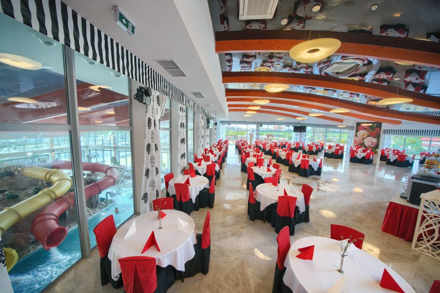 Restaurant/places to eat in Aquapark Health Resort & Medical SPA Panorama Morska All Inclusive