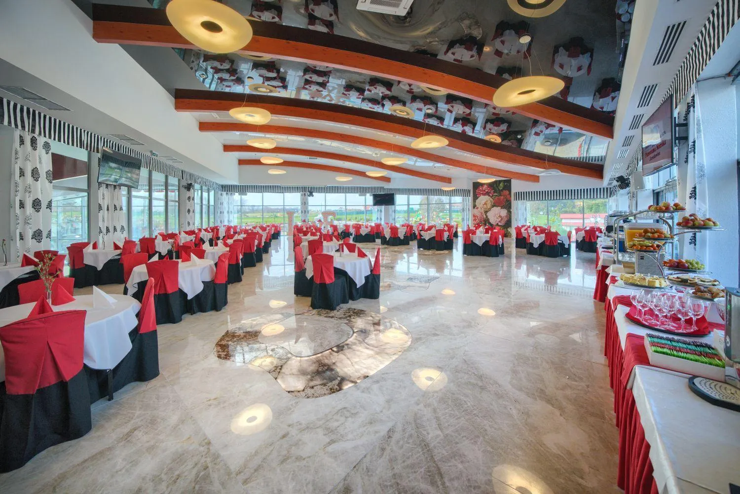 Restaurant/places to eat in Aquapark Health Resort & Medical SPA Panorama Morska All Inclusive