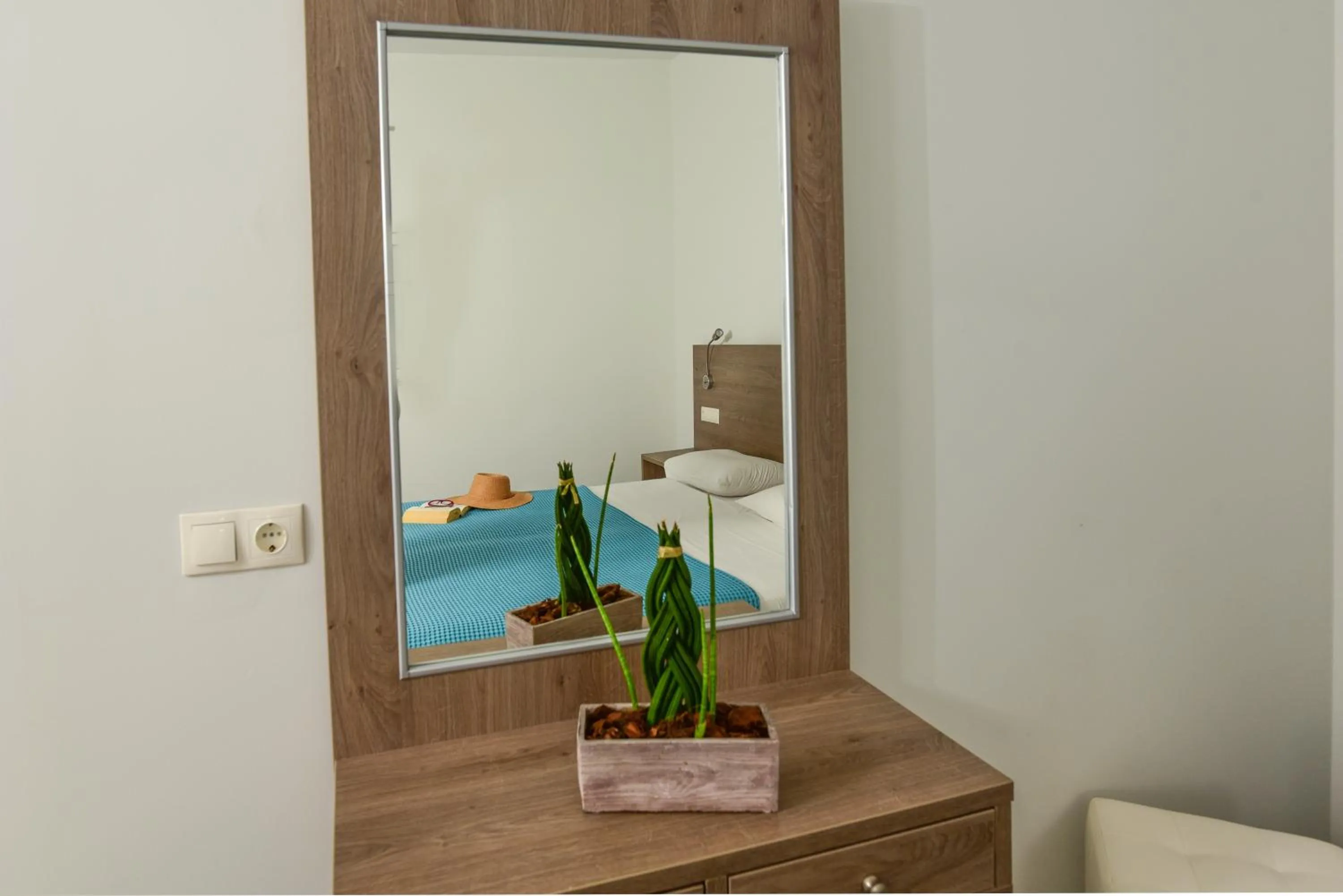 Bedroom, Bed in Blue Horizon Apartments