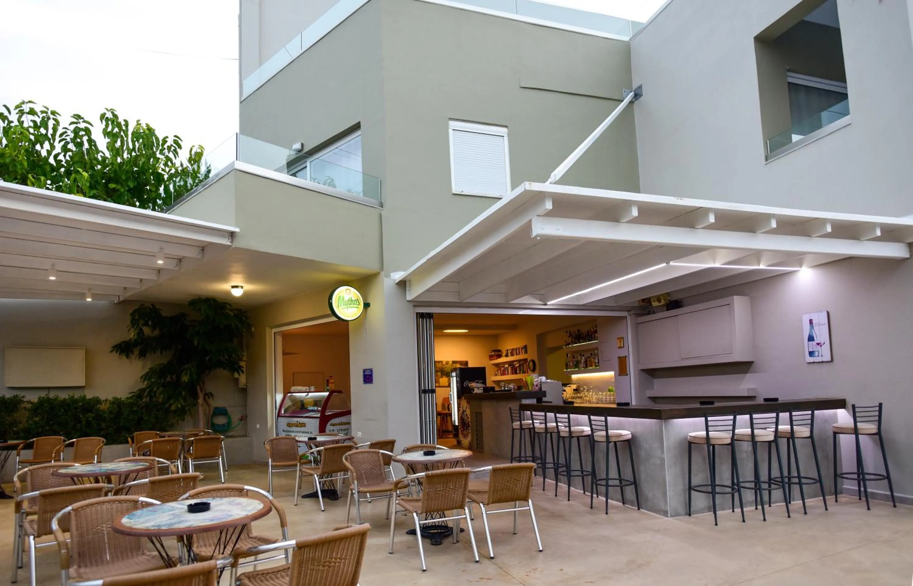 Restaurant/places to eat in Blue Horizon Apartments