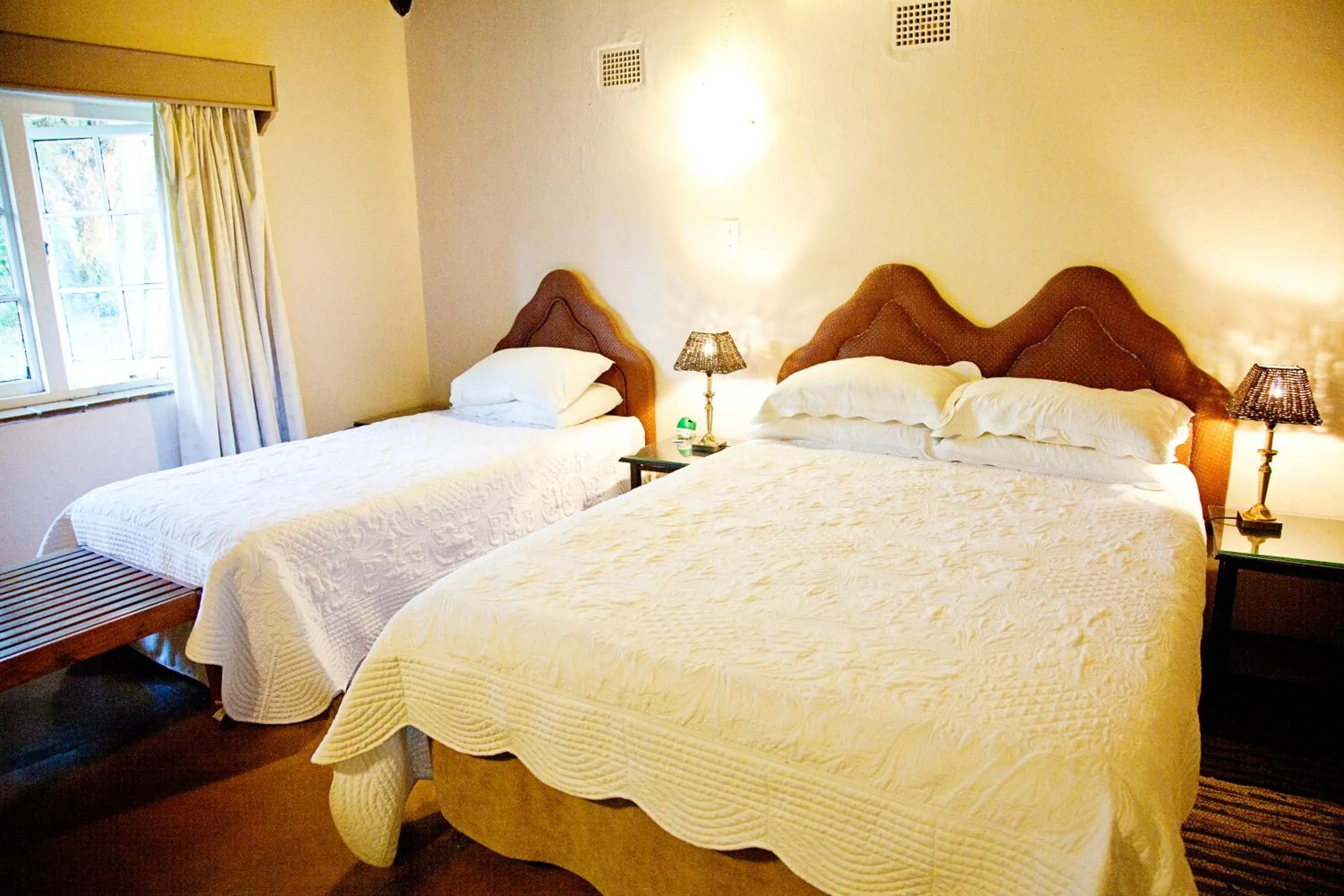 Bedroom, Bed in Lalapanzi Hotel & Conference Centre