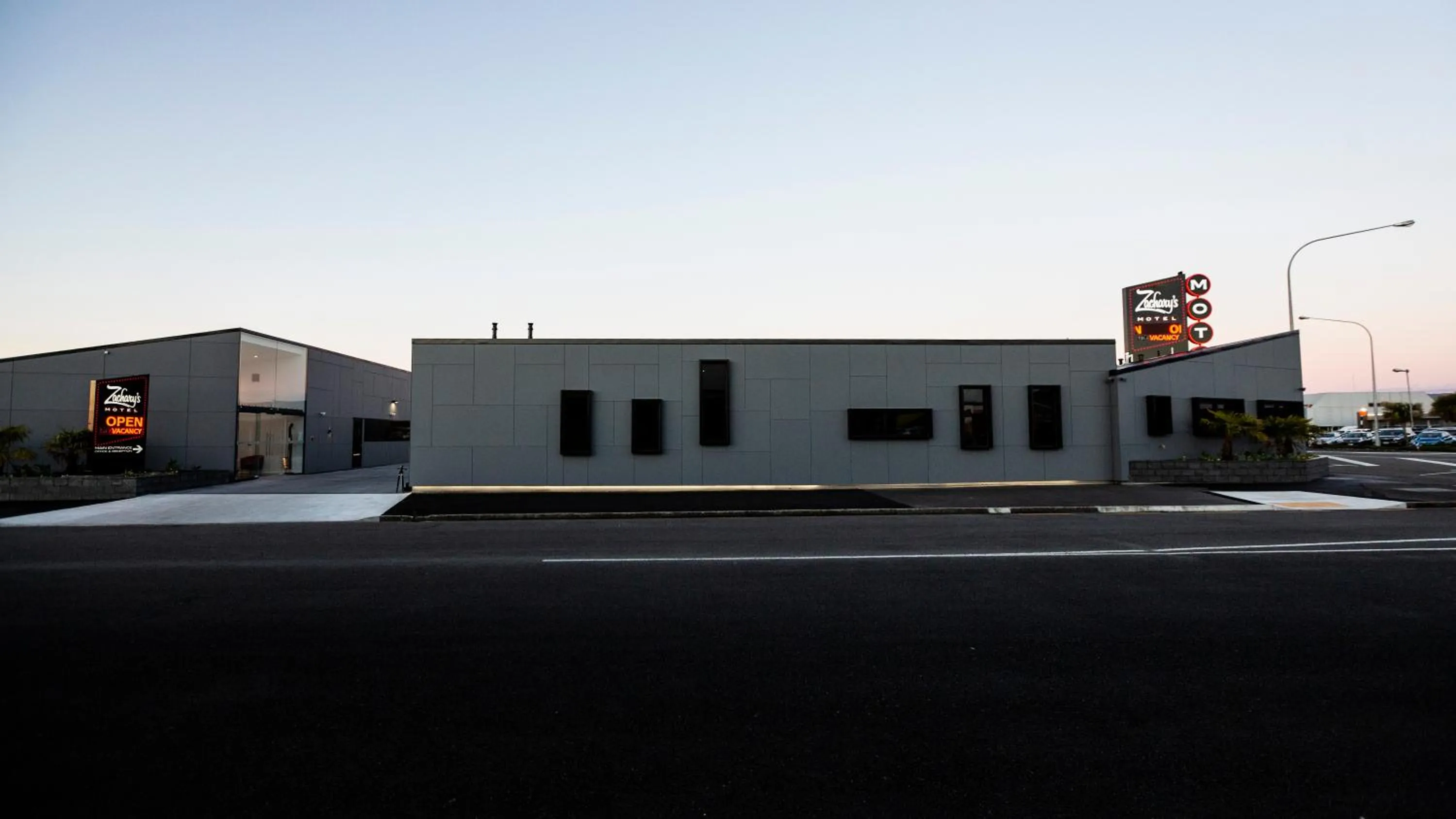 Facade/entrance in Zachary's Motel