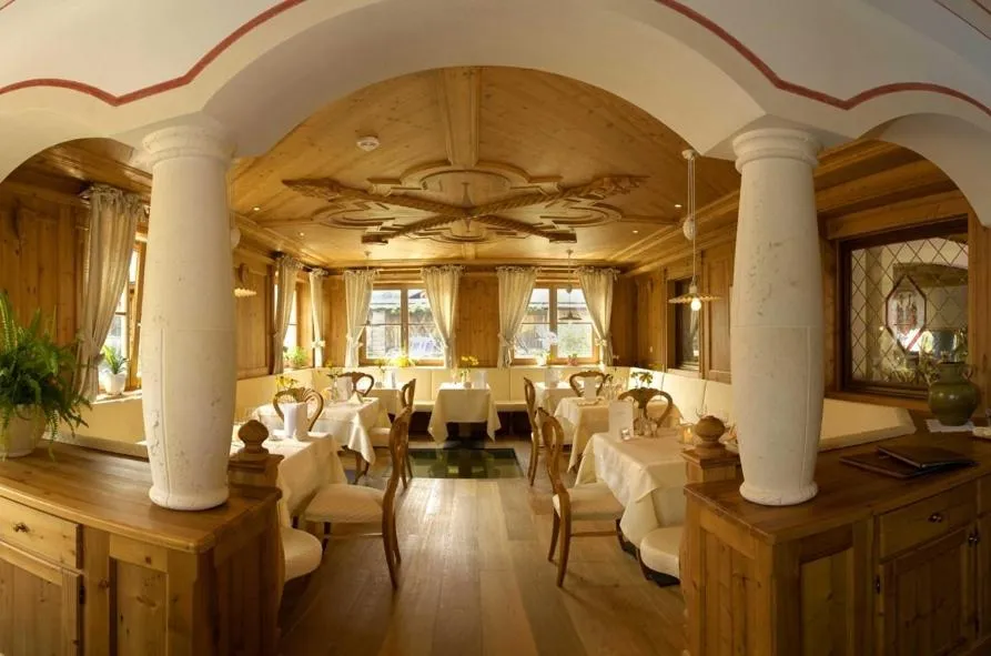 Restaurant/places to eat in Hotel Castel Oswald von Wolkenstein