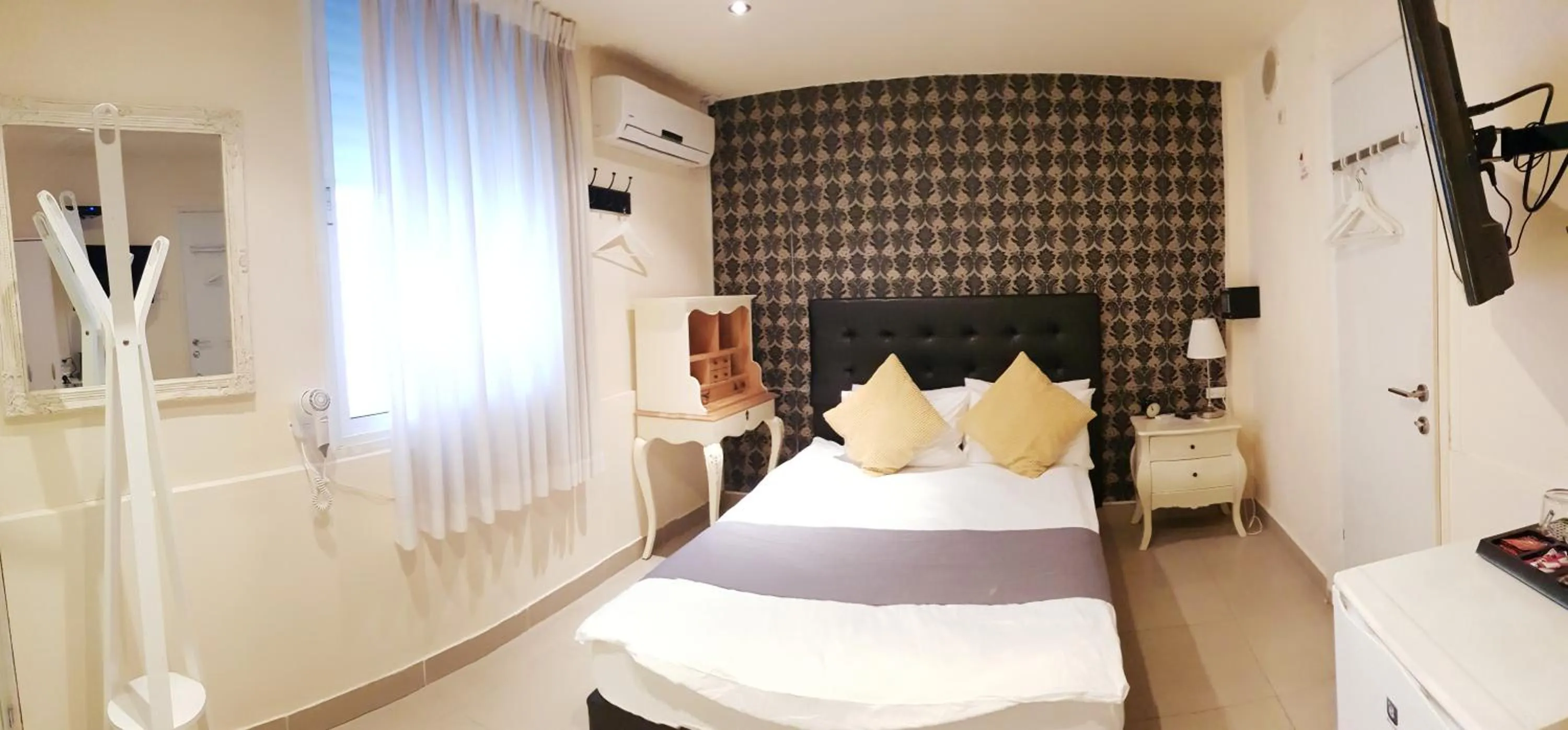 Bed in Central Hotel