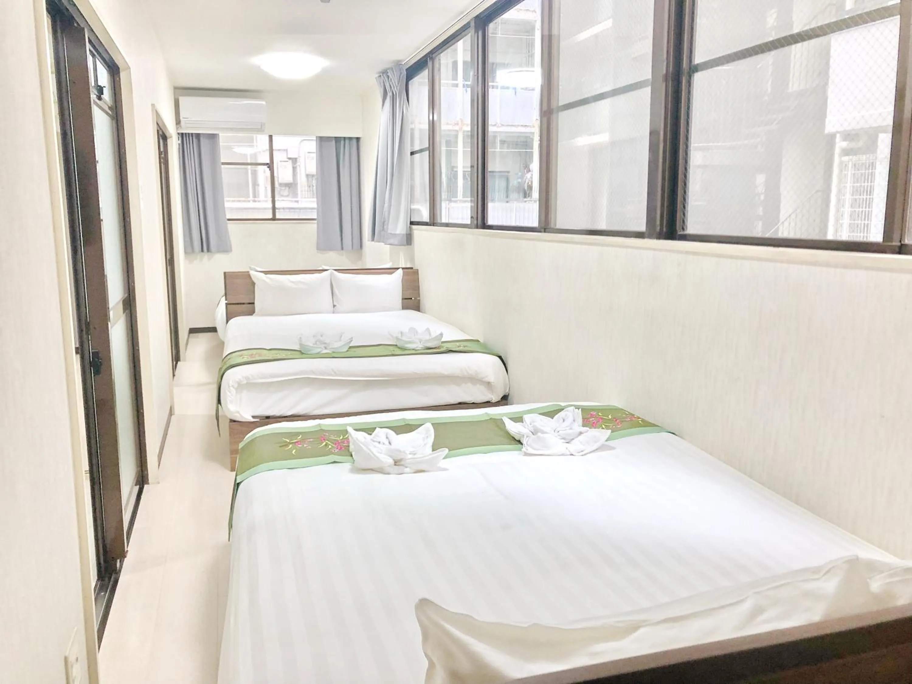 Bedroom, Bed in Court Saiwaicho