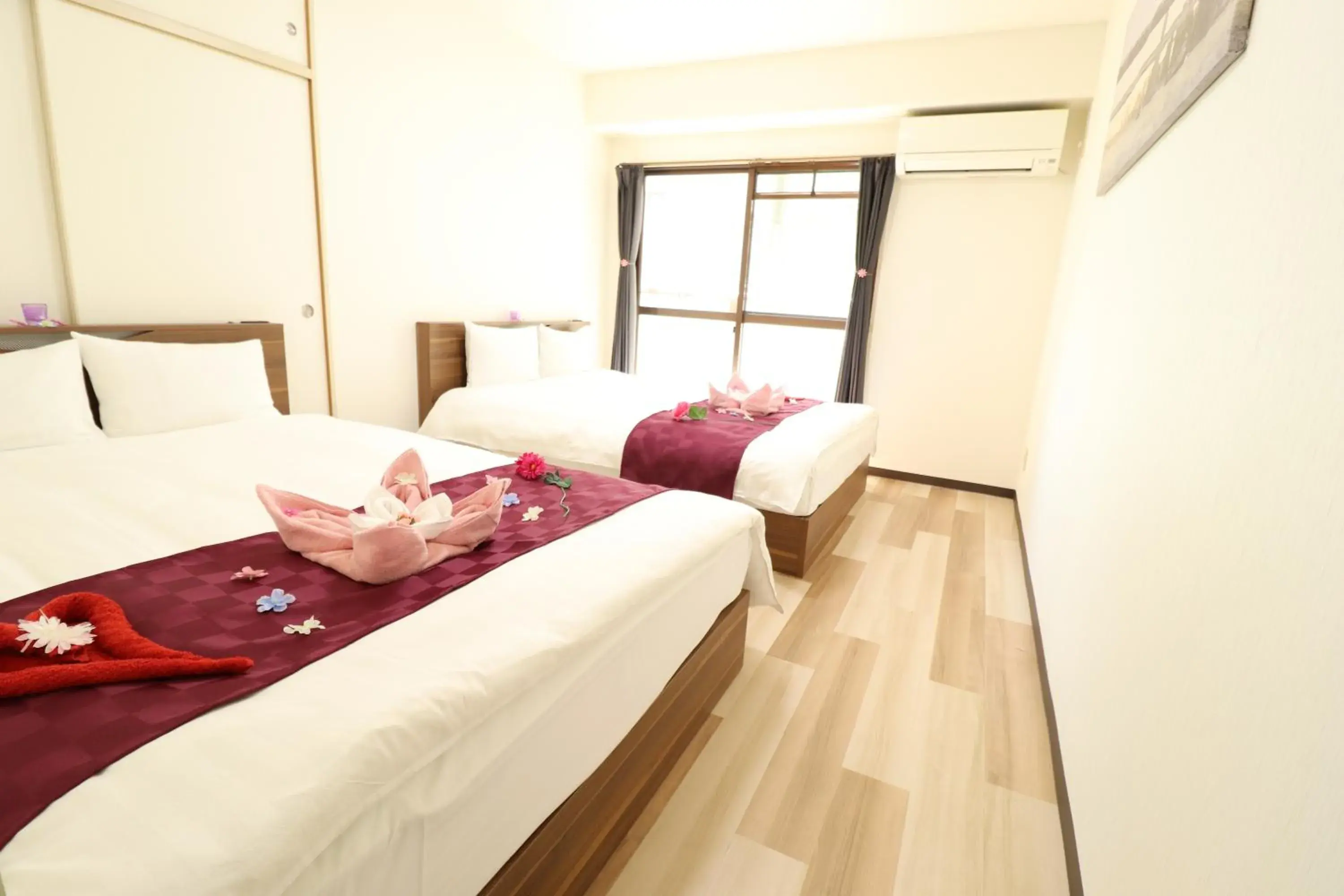 Twin Room with Private Bathroom in Court Saiwaicho Twin Room with Private Bathroom in Court Saiwaicho